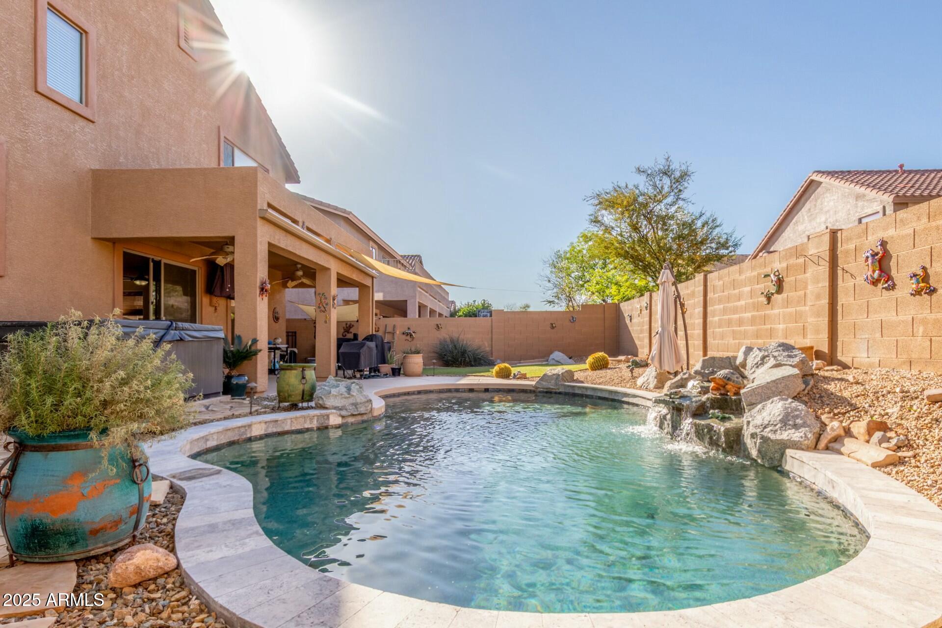 3206 W SENTINEL ROCK Road