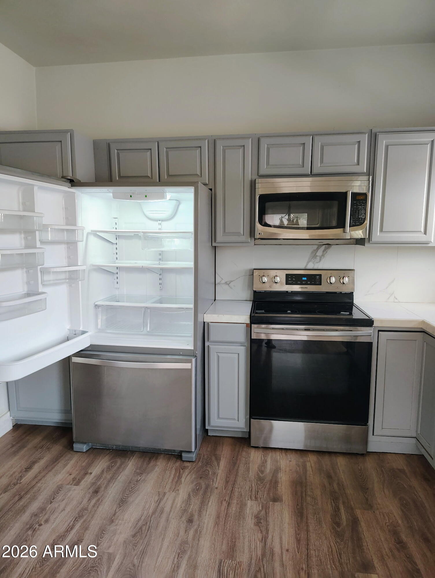 200 W LA MINA Avenue