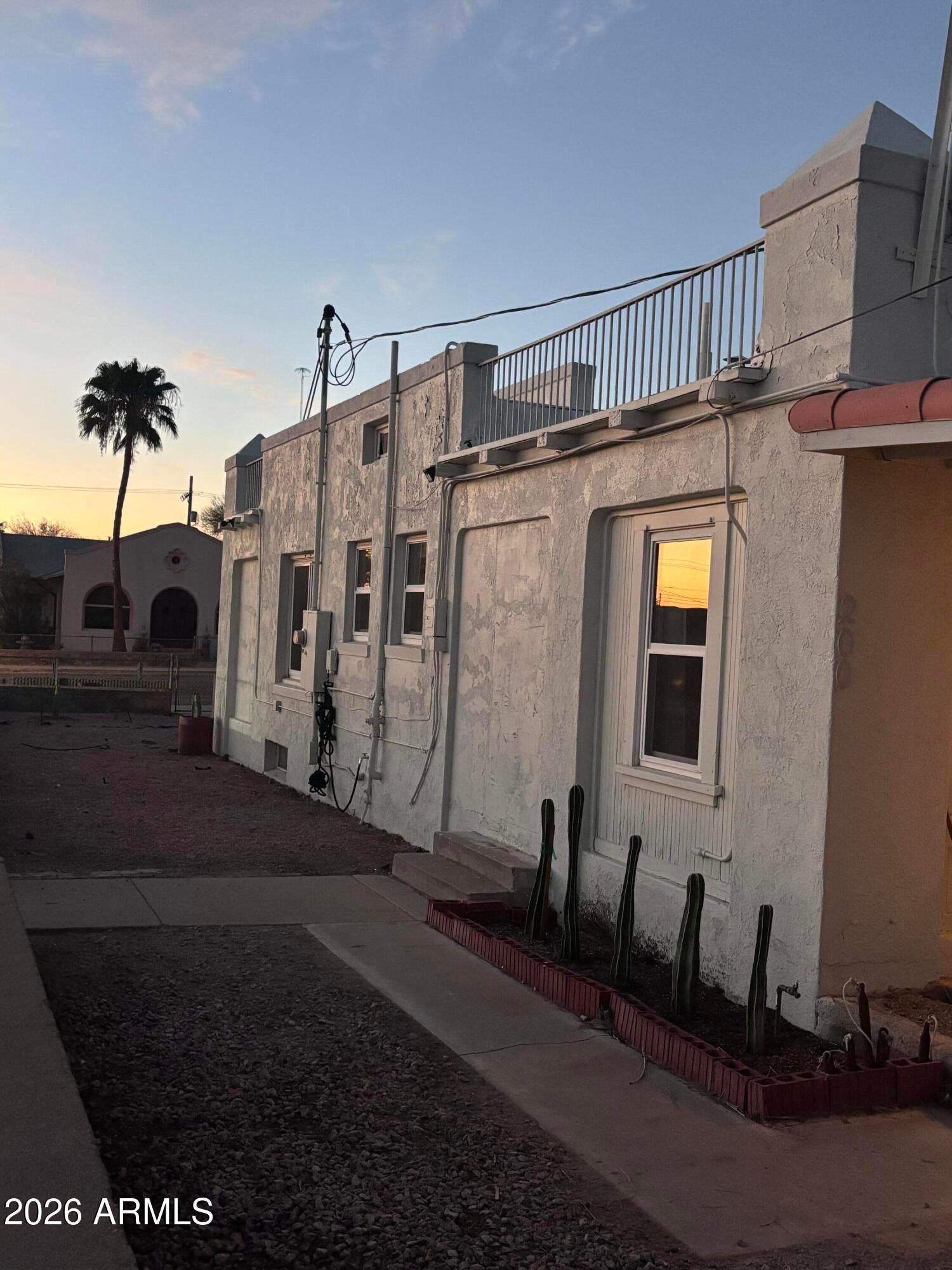 200 W LA MINA Avenue