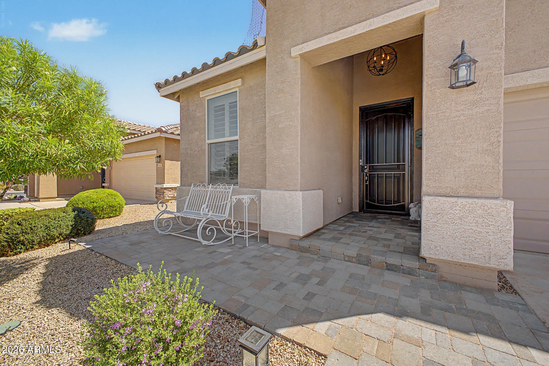 602 N Rainbow Way