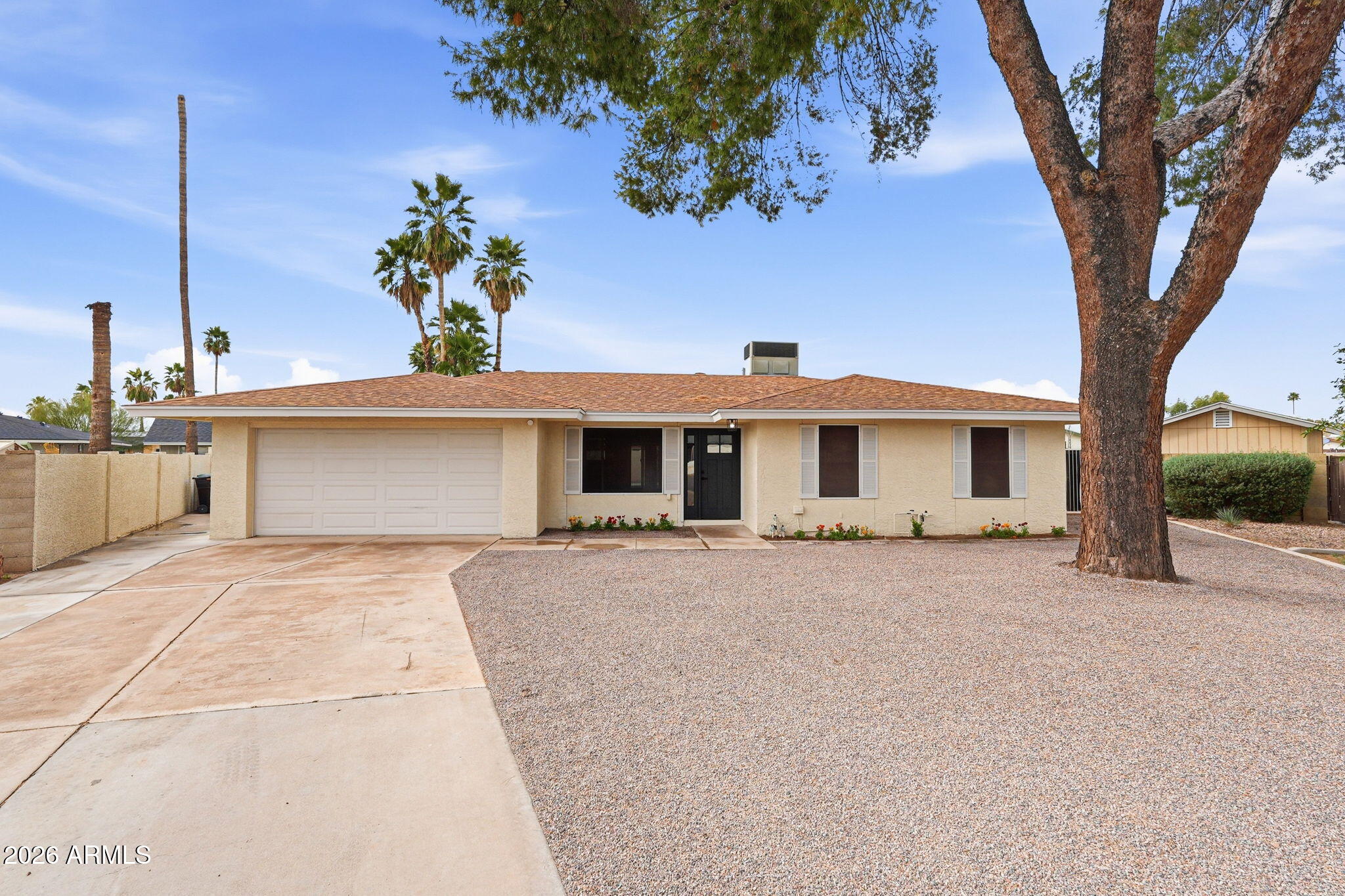 1304 E HACKAMORE Street