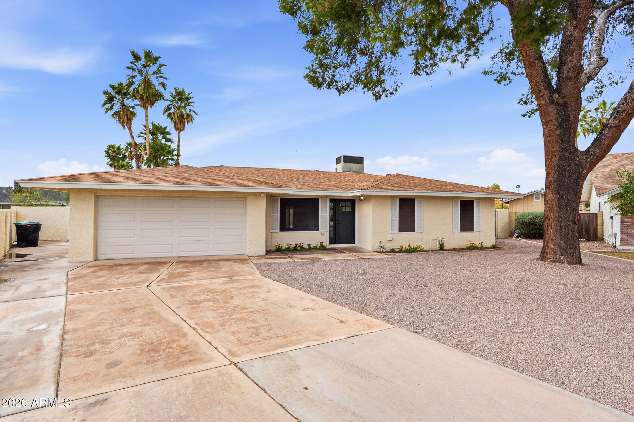 1304 E HACKAMORE Street