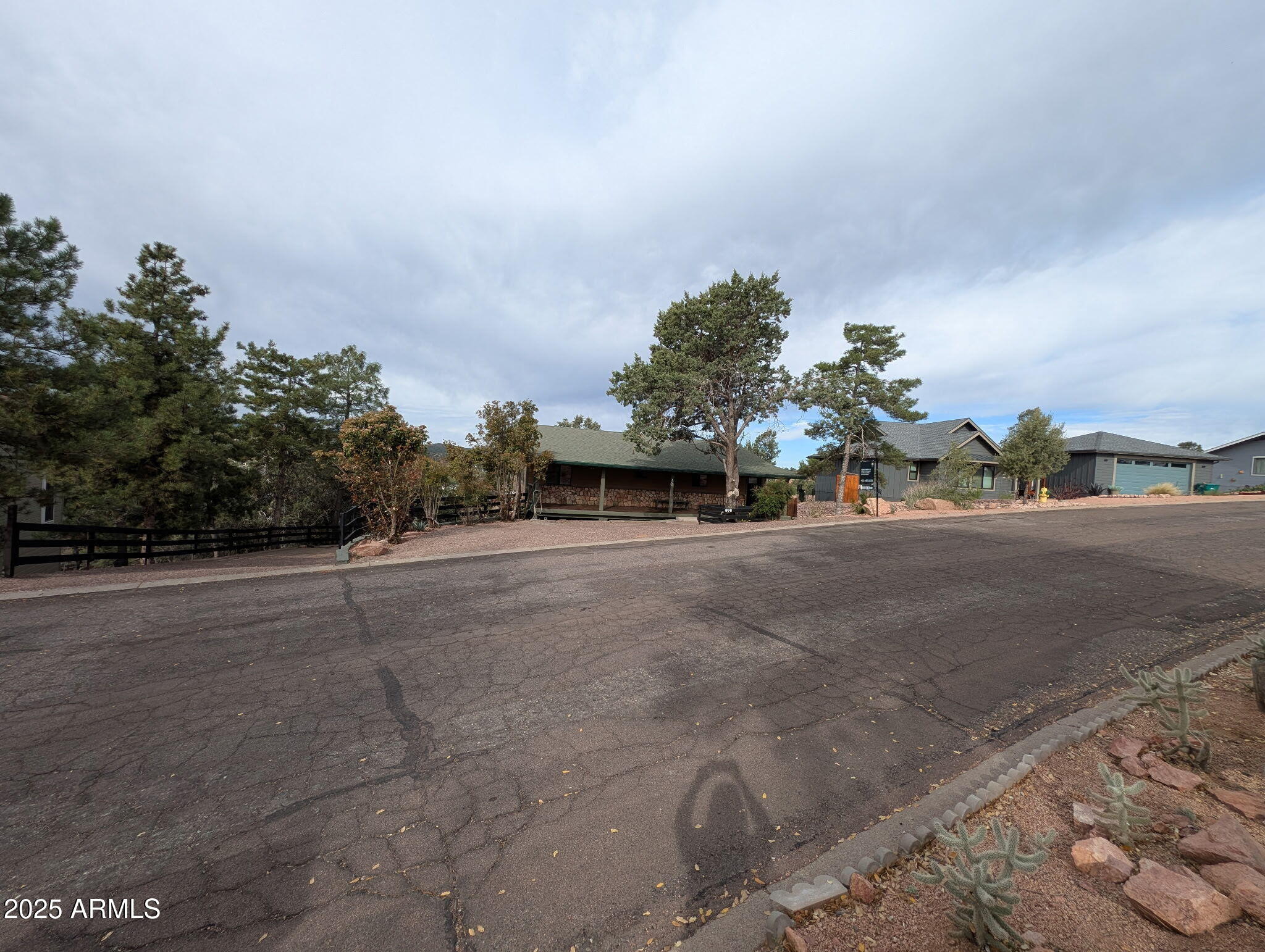 806 S SANTA FE Circle
