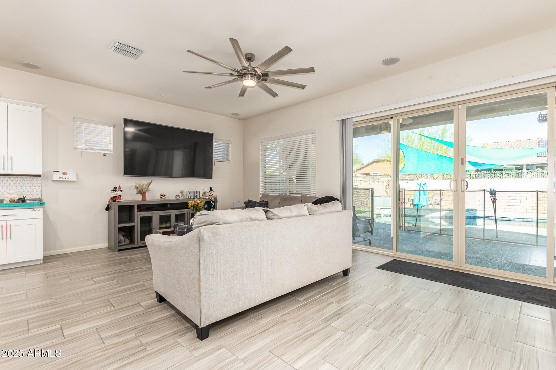 18522 W THISTLE LANDING Drive