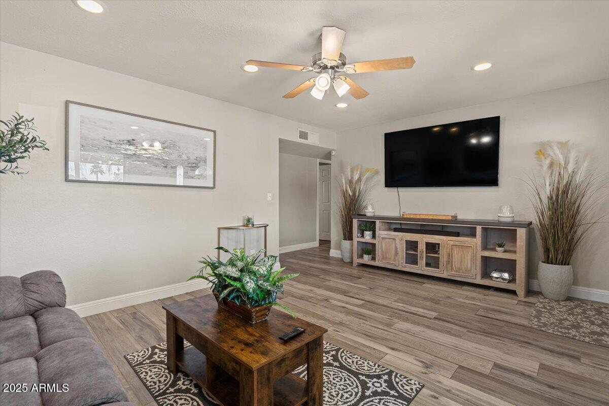 Mesa, Arizona 85203, United States, 4 Bedrooms Bedrooms, ,2 BathroomsBathrooms,Residential,Pending,155789