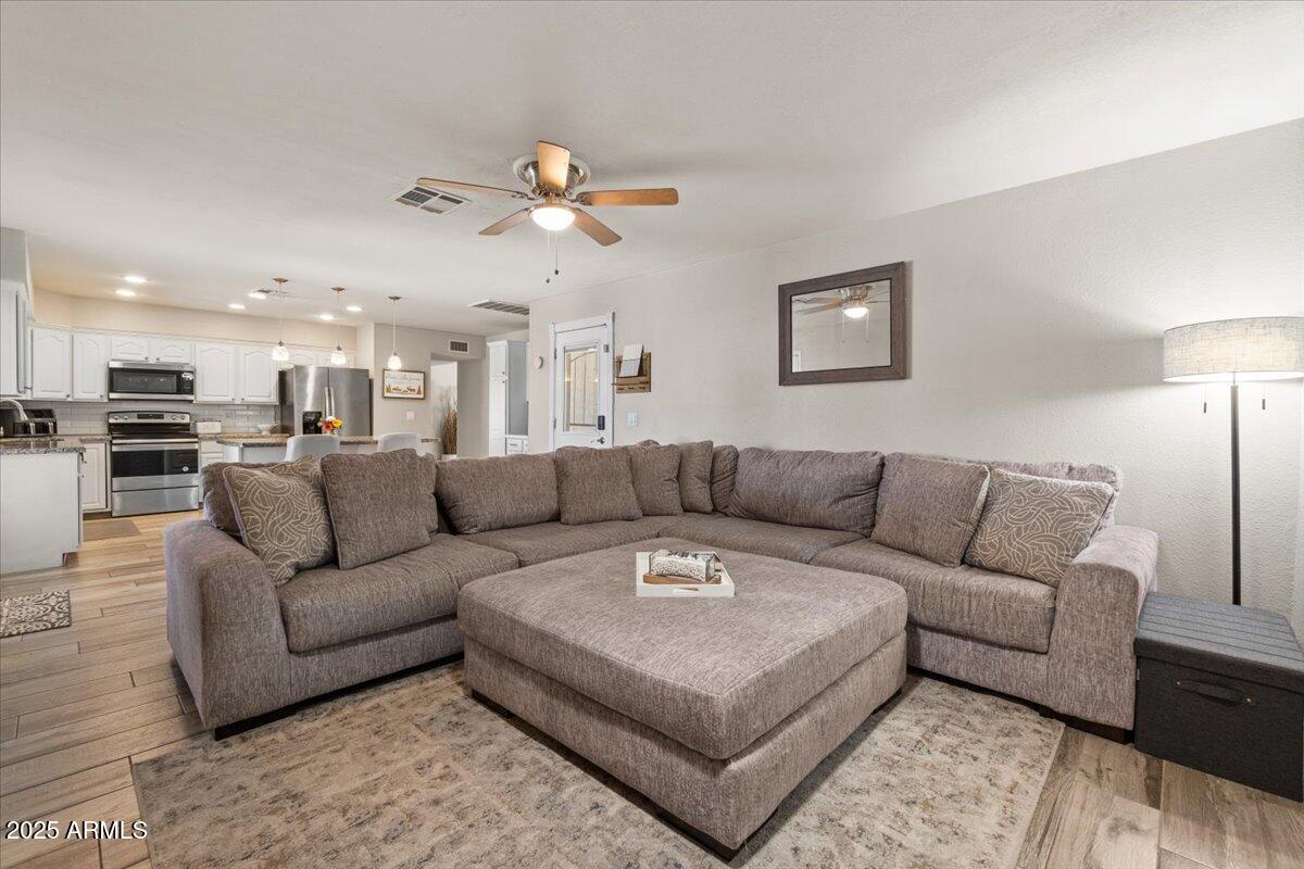 Mesa, Arizona 85203, United States, 4 Bedrooms Bedrooms, ,2 BathroomsBathrooms,Residential,Pending,155789