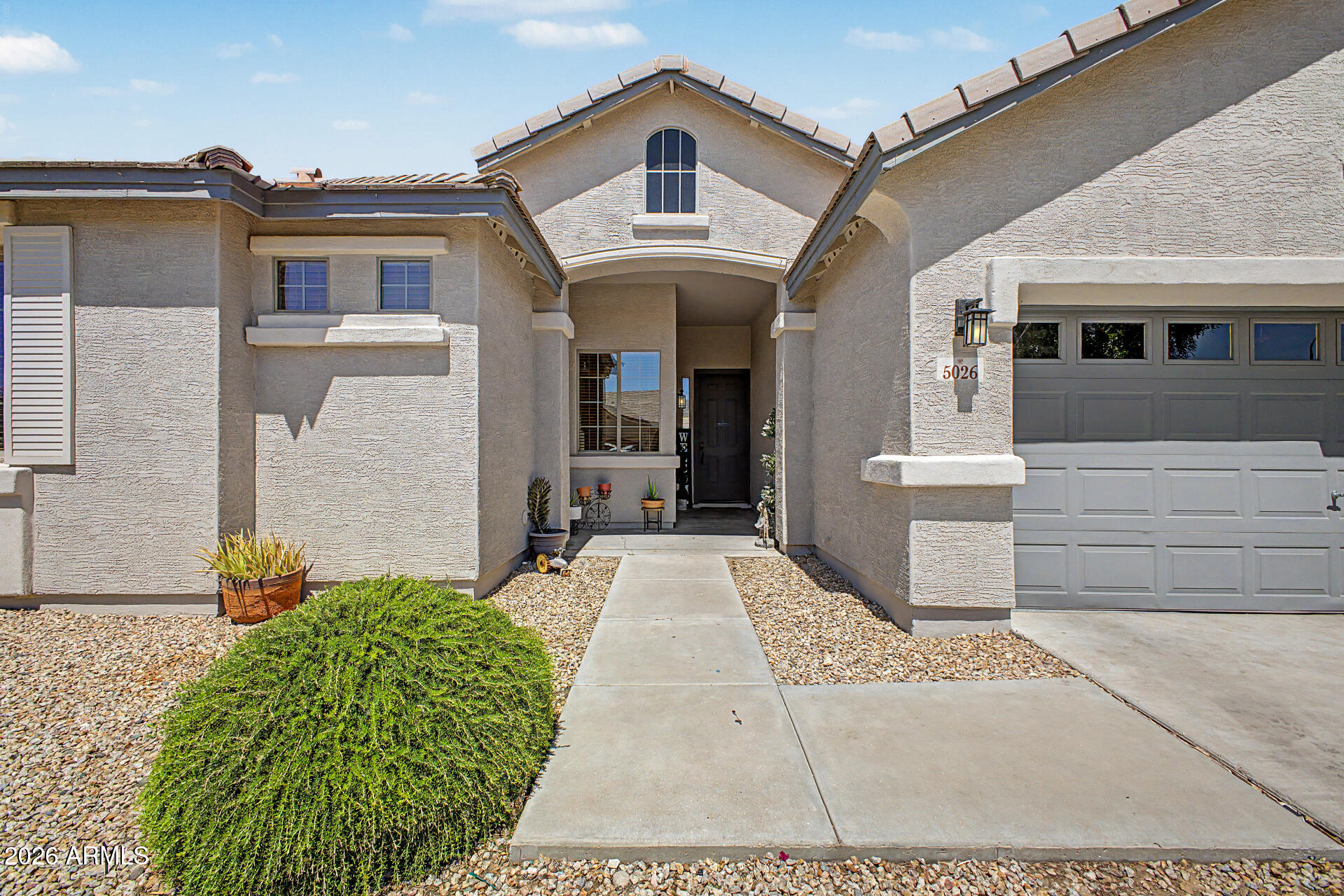 5026 W DESERT Lane