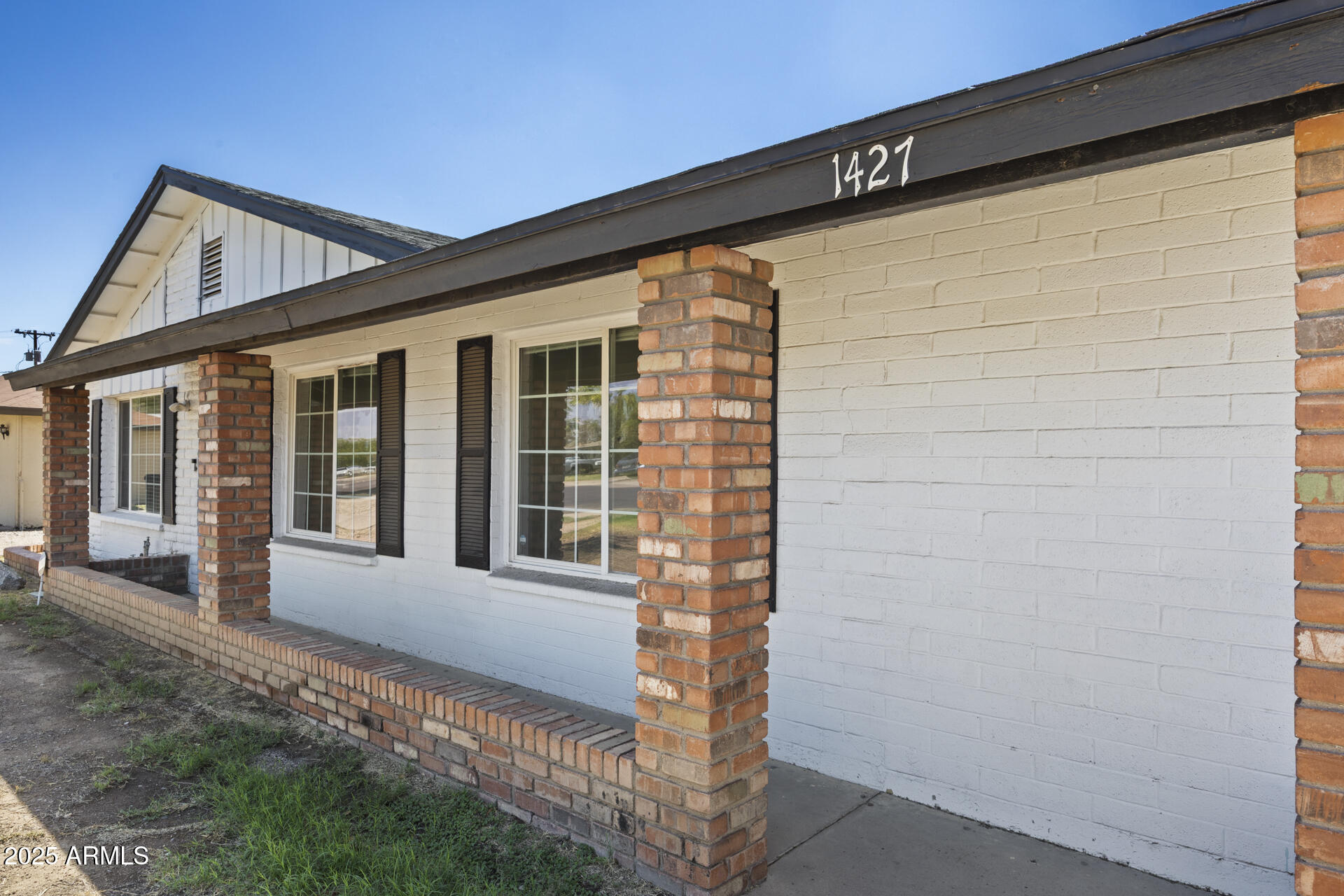 1427 W ANDERSON Drive