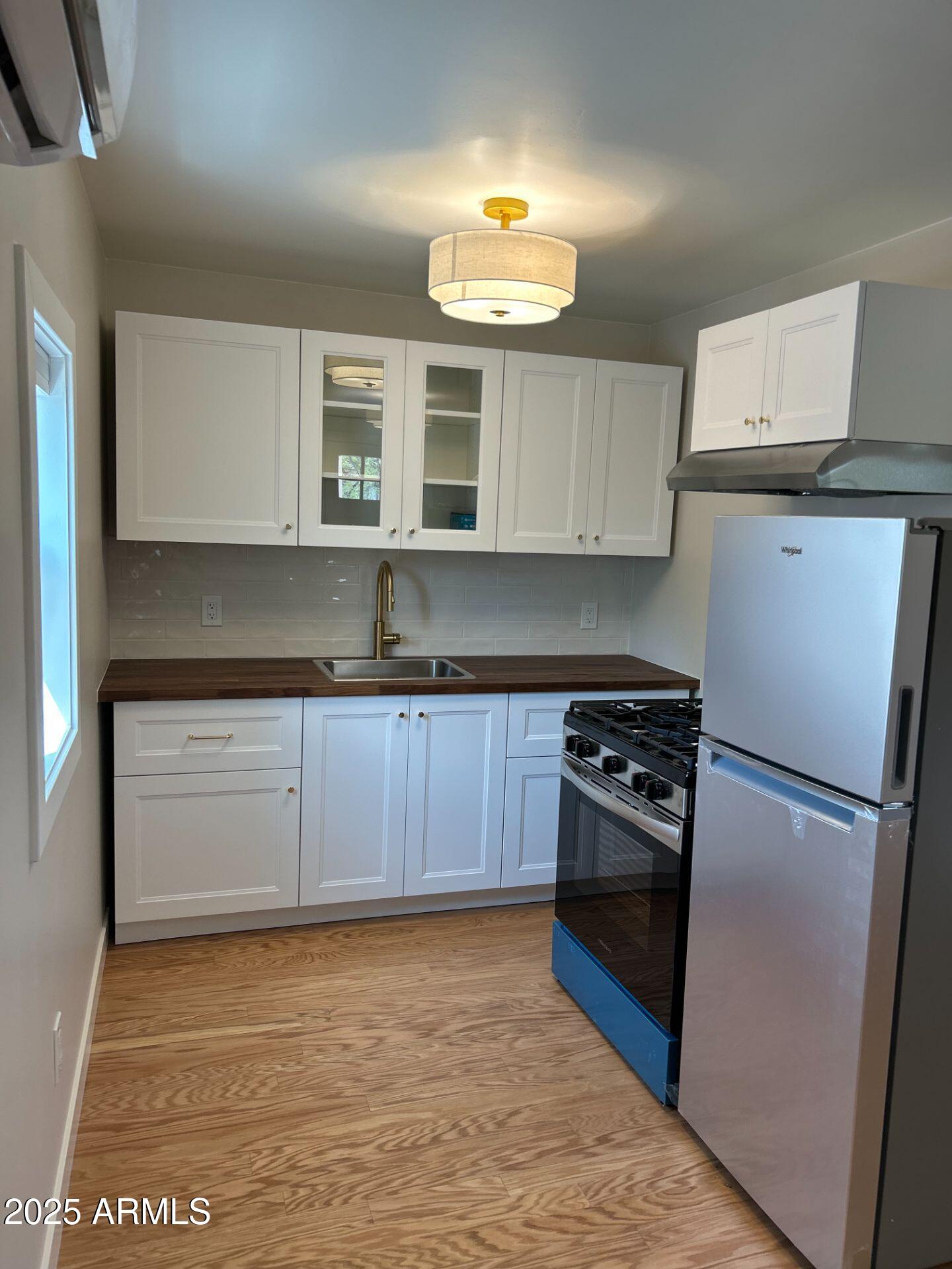 1338 W MONROE Street W