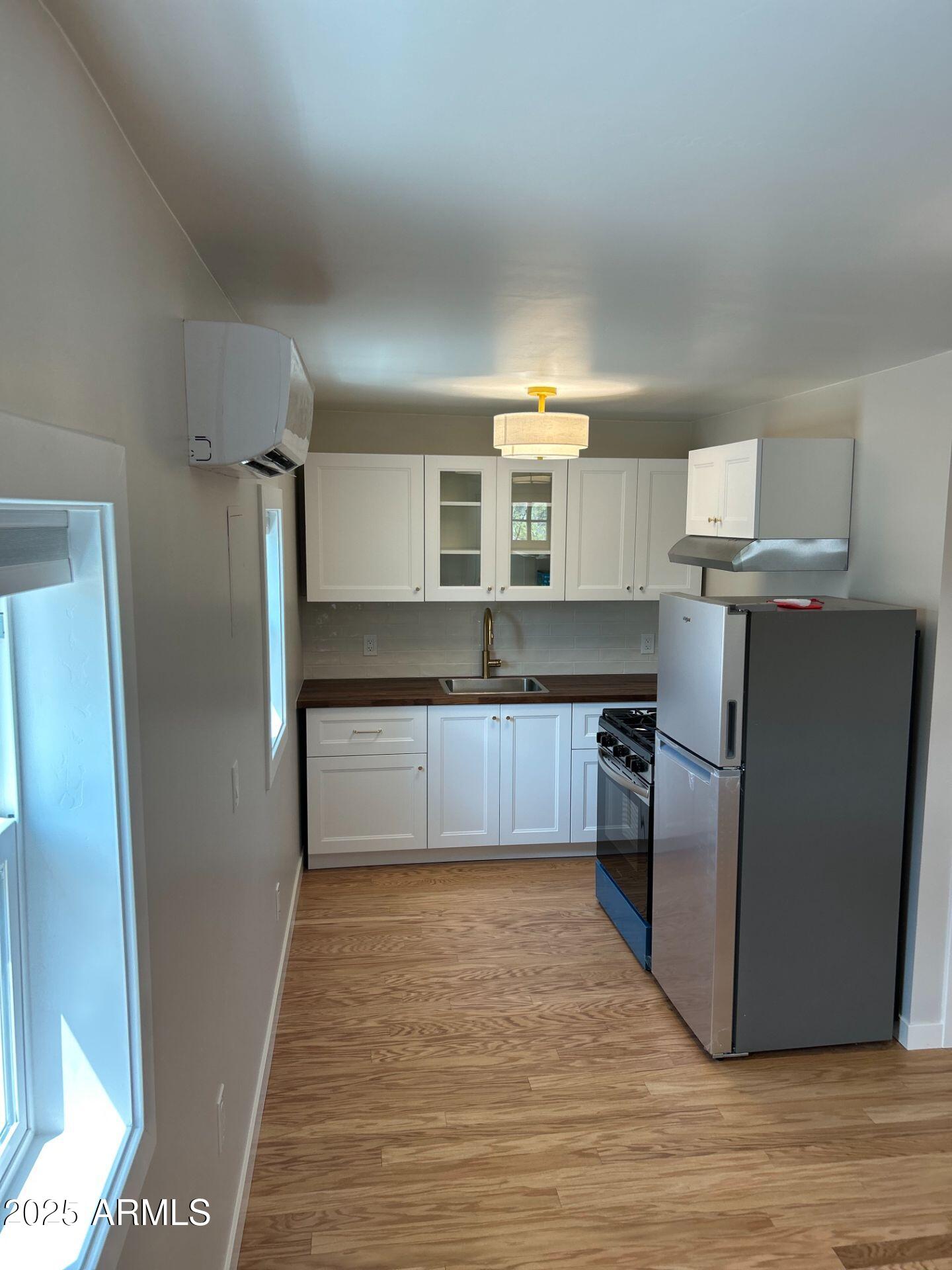 1338 W MONROE Street W