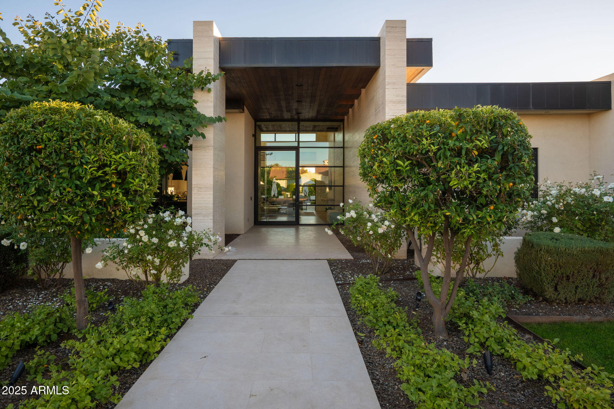 5333 E VIA LOS CABALLOS --