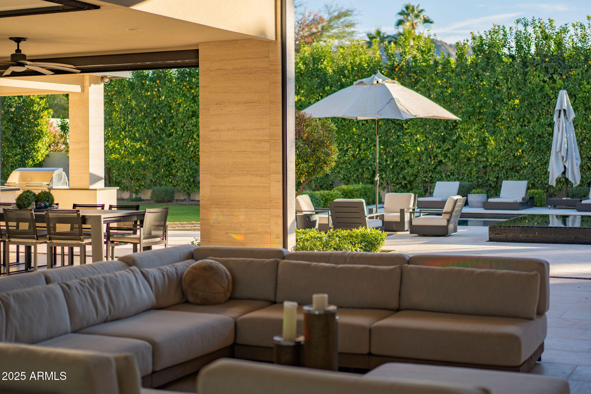 5333 E VIA LOS CABALLOS --