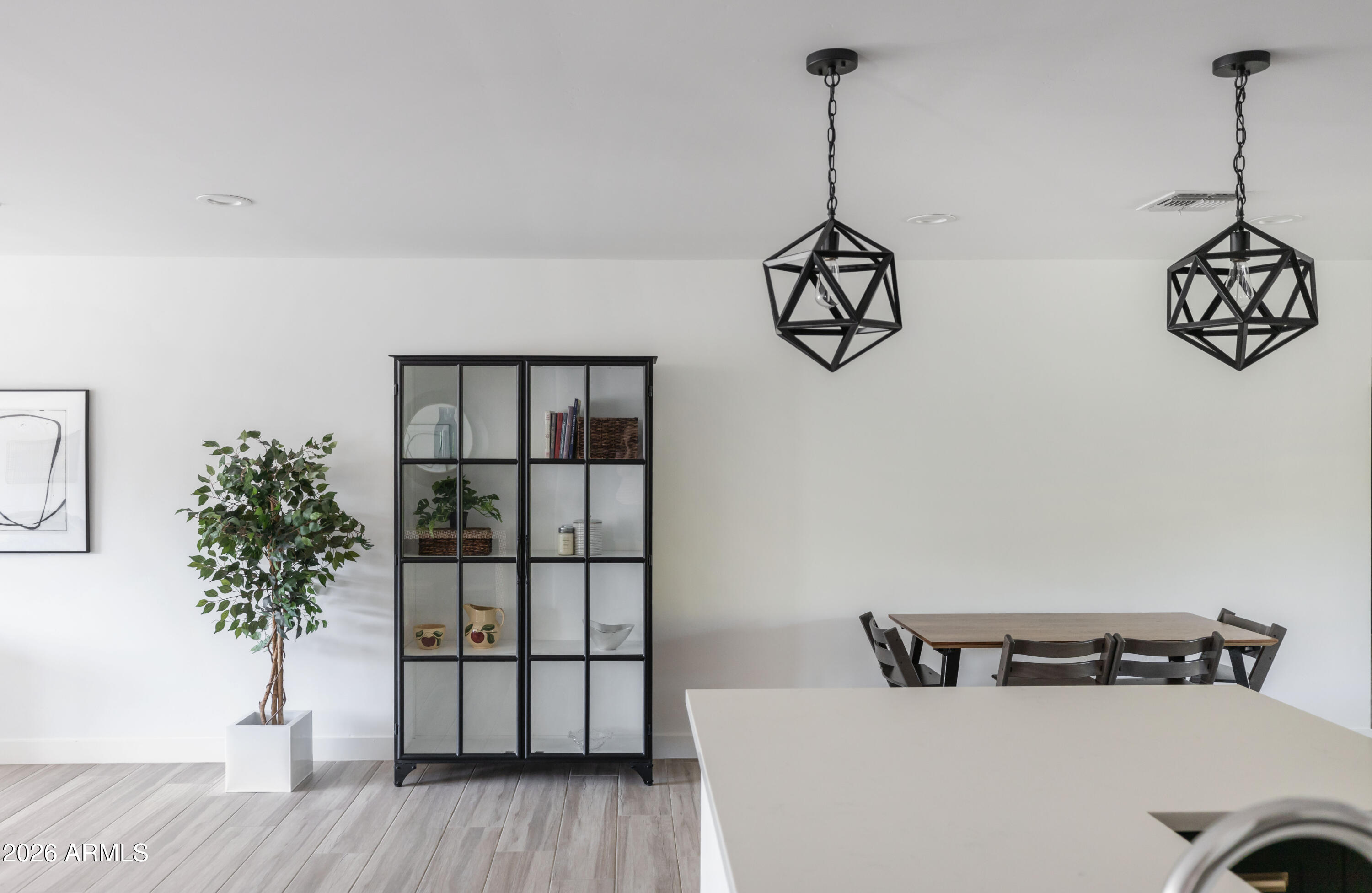 3830 E DEVONSHIRE Avenue