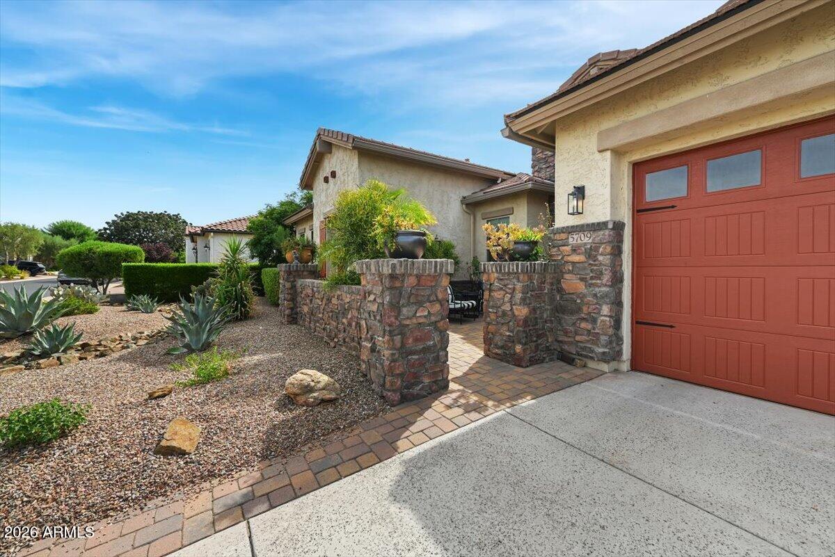 5709 E PARNELL Drive