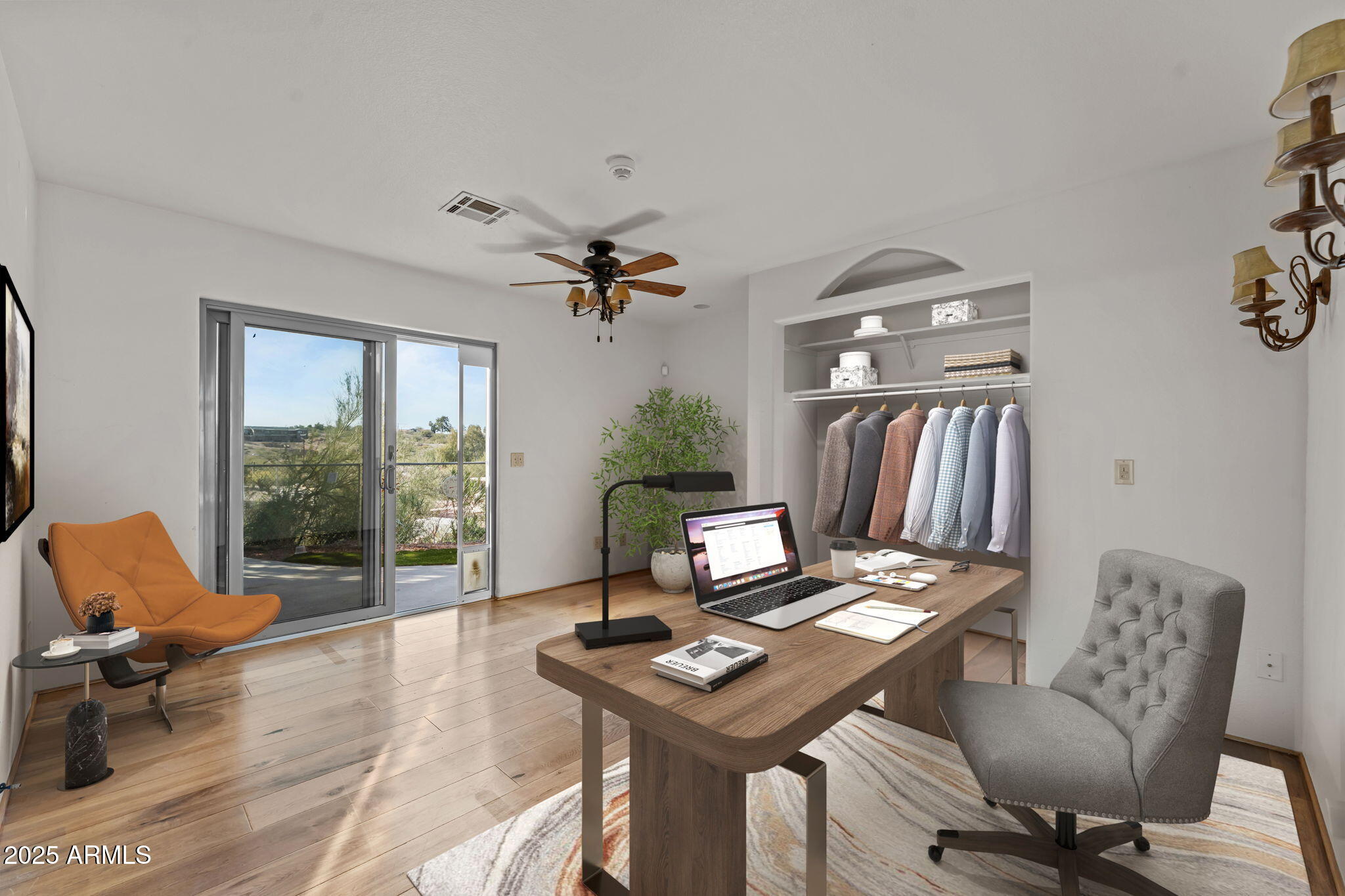 1526 W CHEROKEE Lane