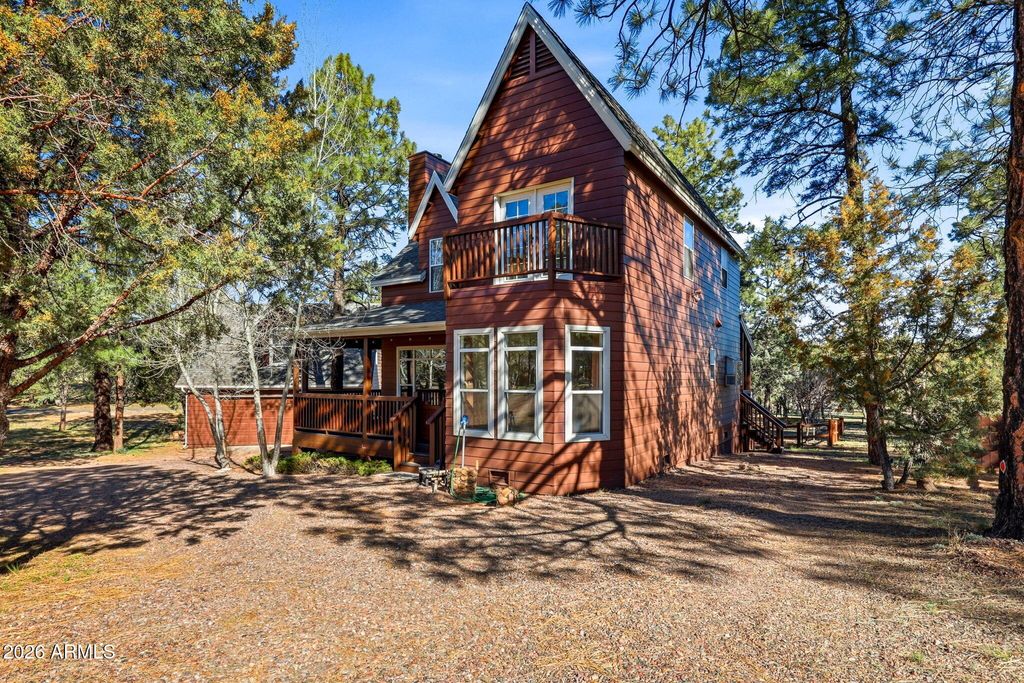 Photo of 2232 Forest Park Drive, Overgaard, AZ 85933 (MLS # 7002877)