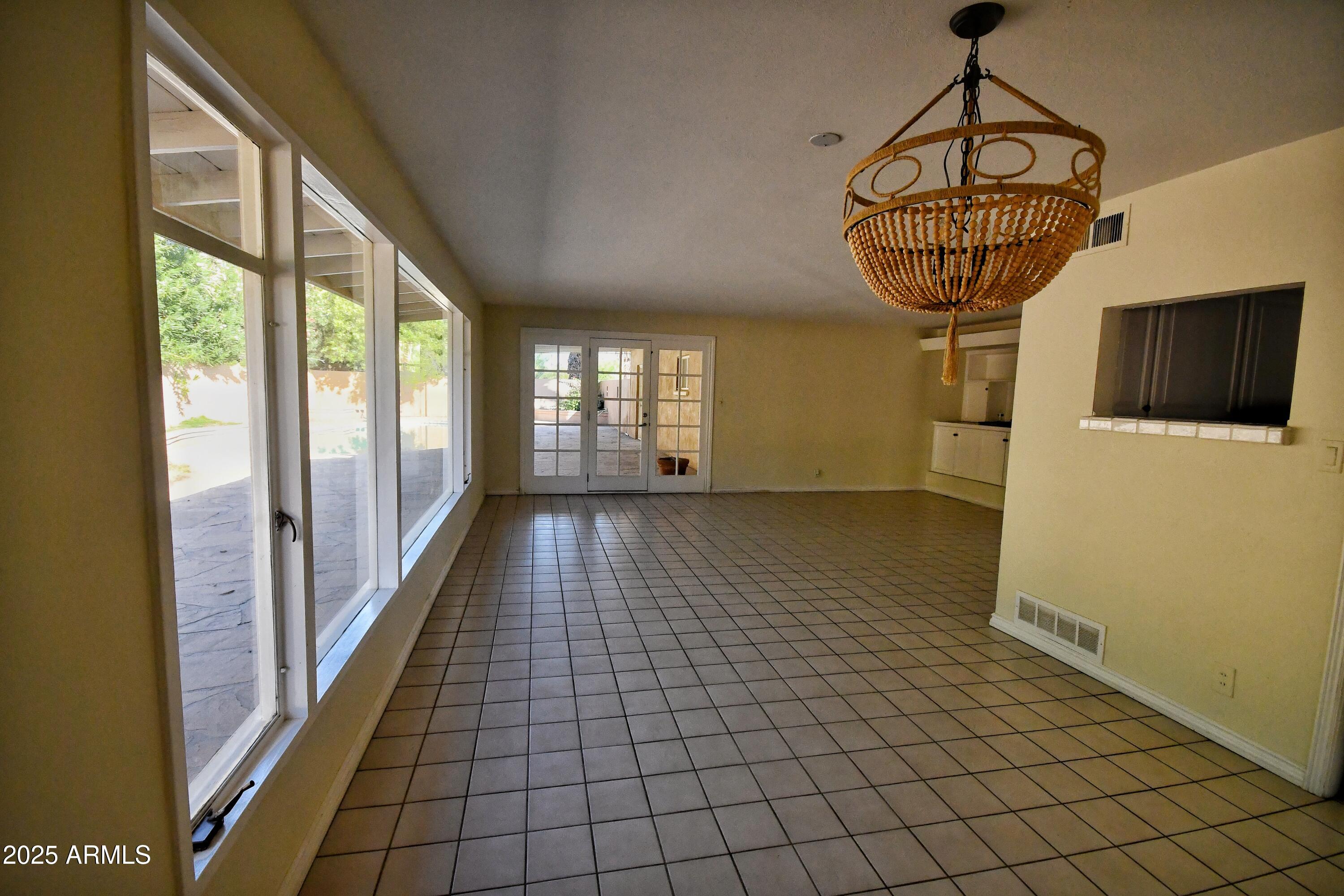4002 E MCDONALD Drive