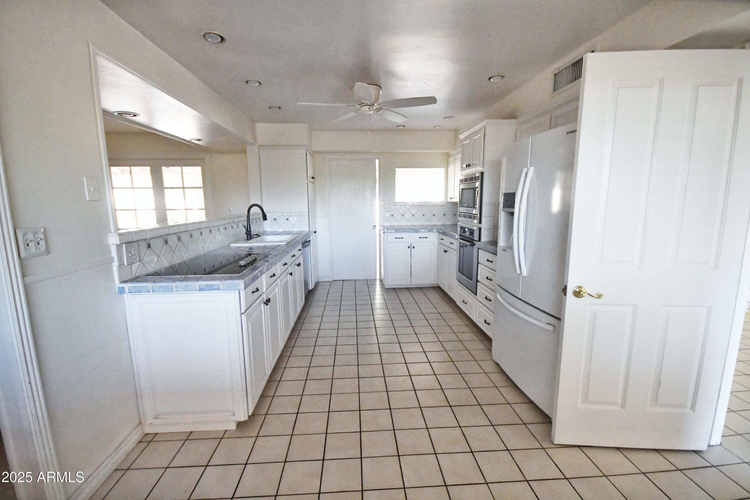 4002 E MCDONALD Drive