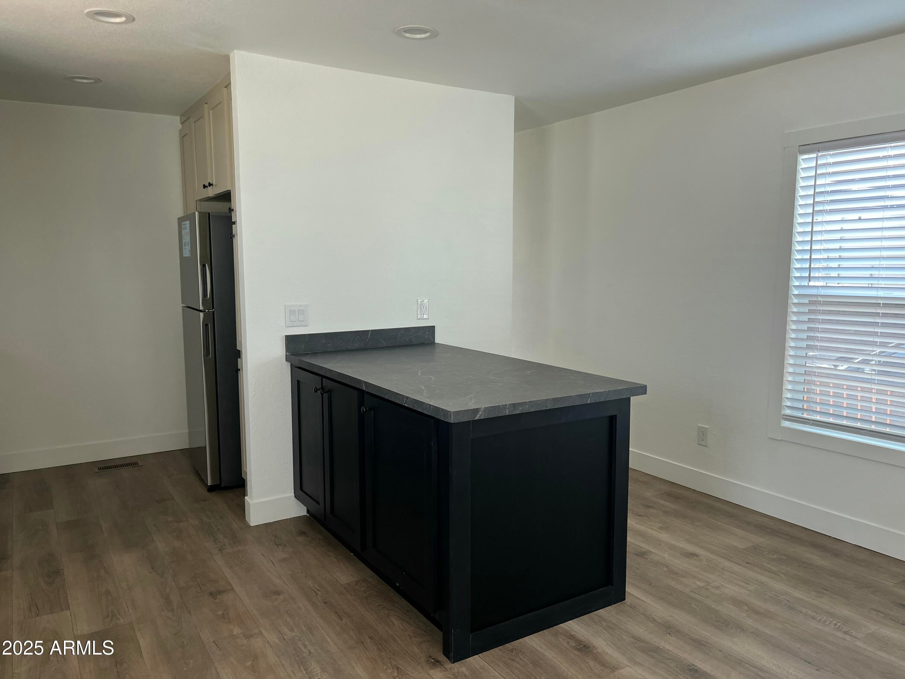 1550 W Southern Avenue 20