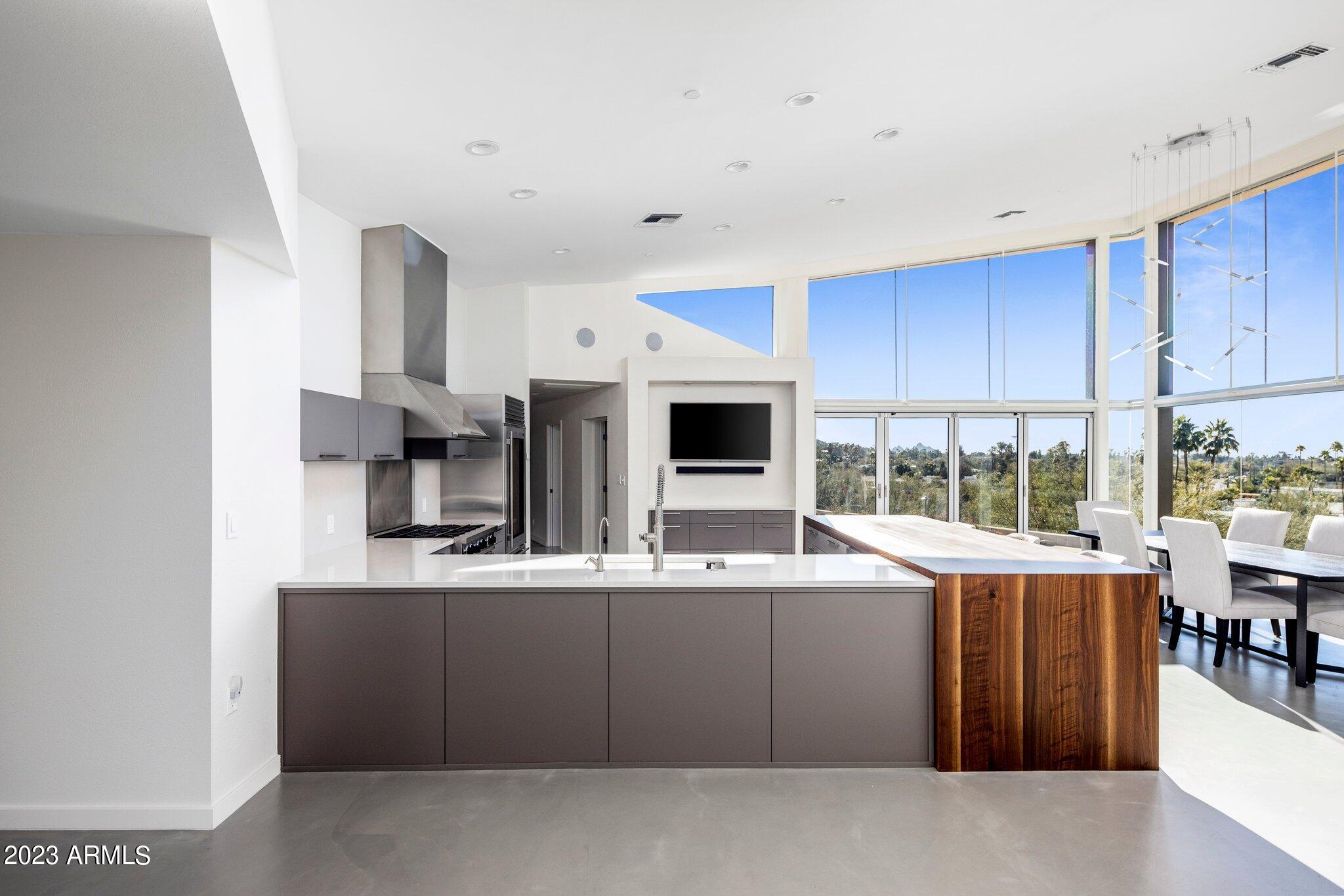 CAMELBACK FOOTHILLS - Residential