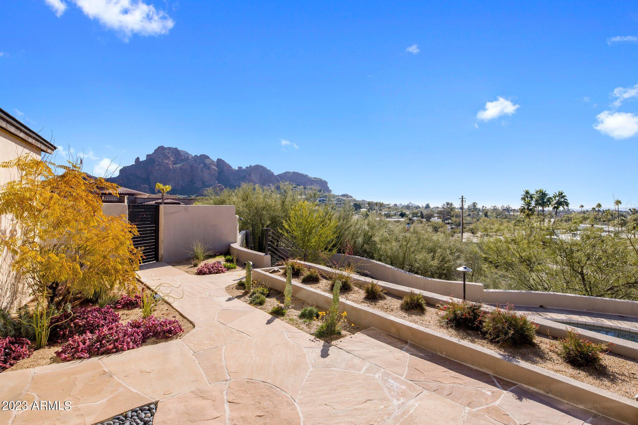 CAMELBACK FOOTHILLS - Residential