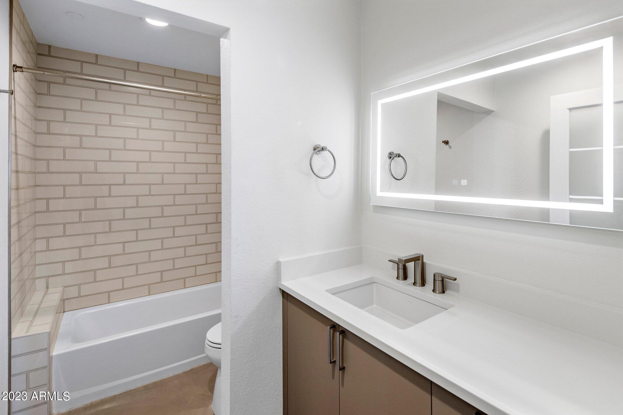 CAMELBACK FOOTHILLS - Residential