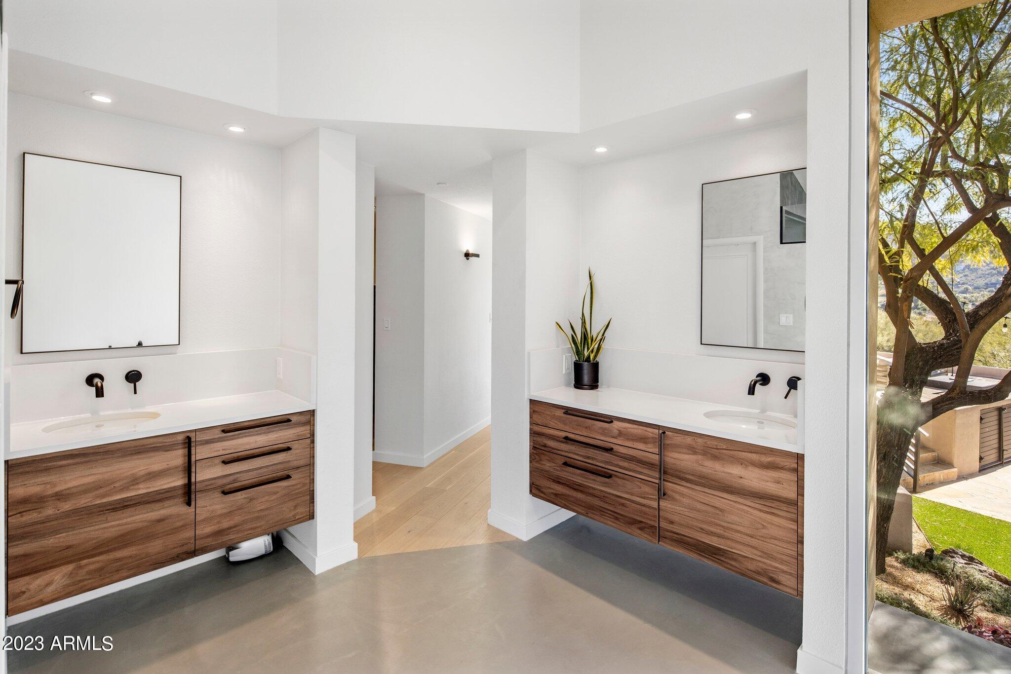 CAMELBACK FOOTHILLS - Residential