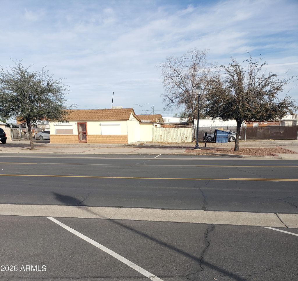 Photo of 8450 W Washington Street, Peoria, AZ 85345 (MLS # 6991011)