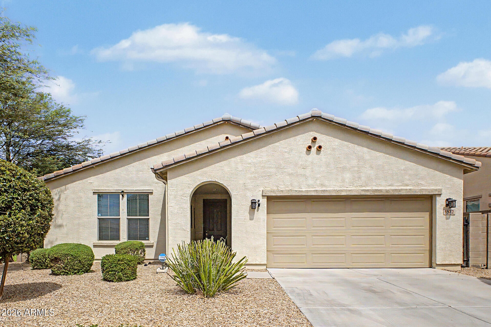 1572 E LUNA BLANCA Way