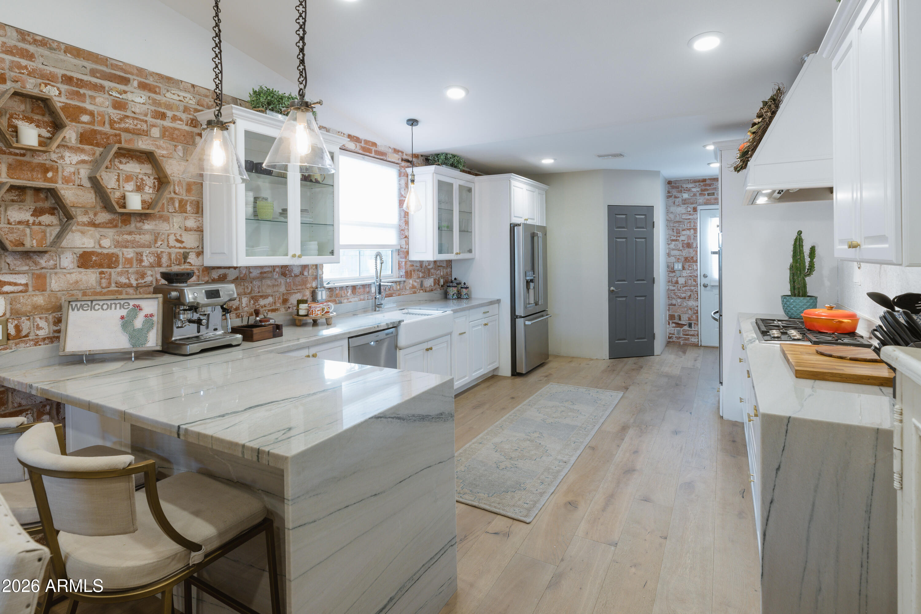 2111 W MULBERRY Drive