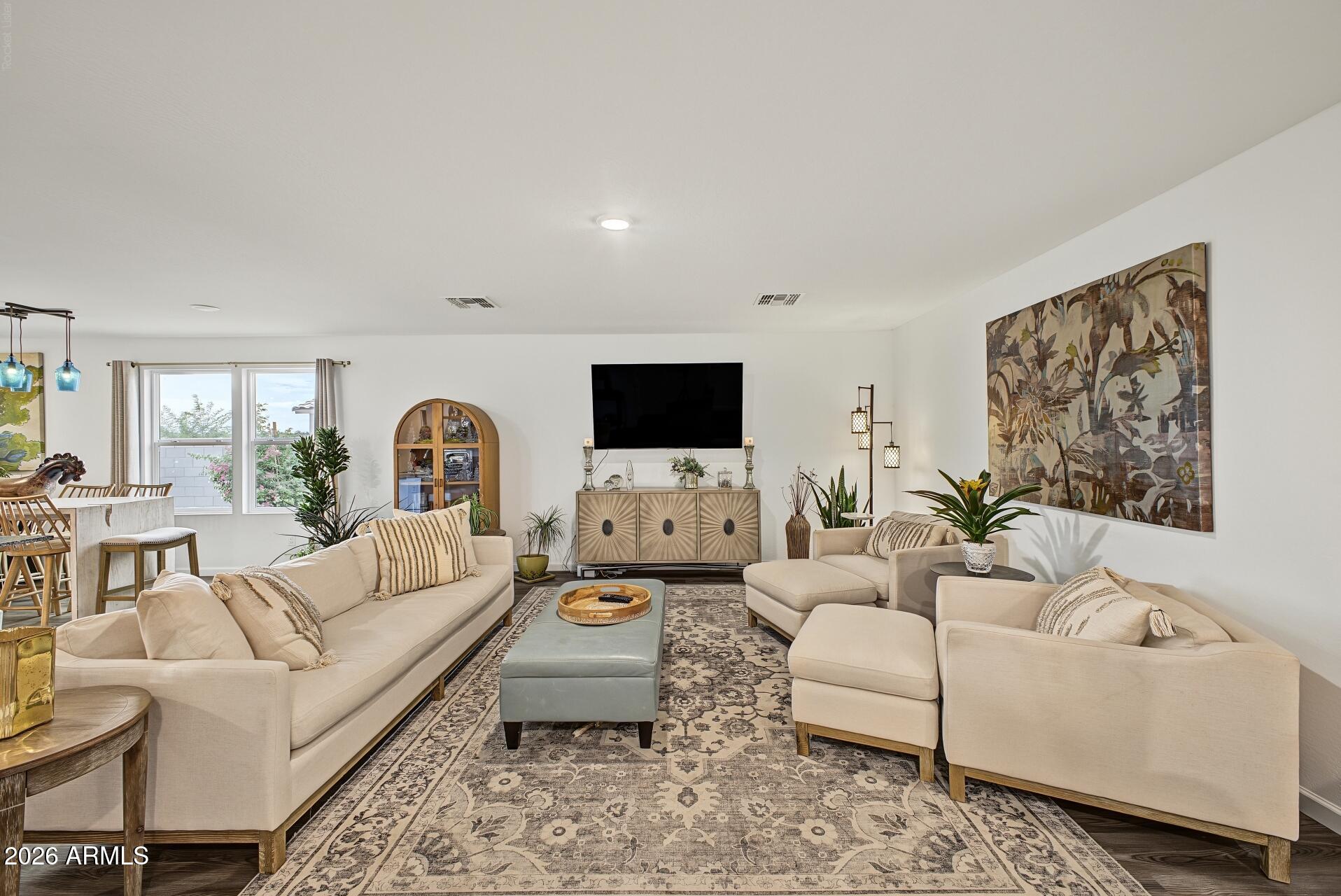 910 LOGAN Way