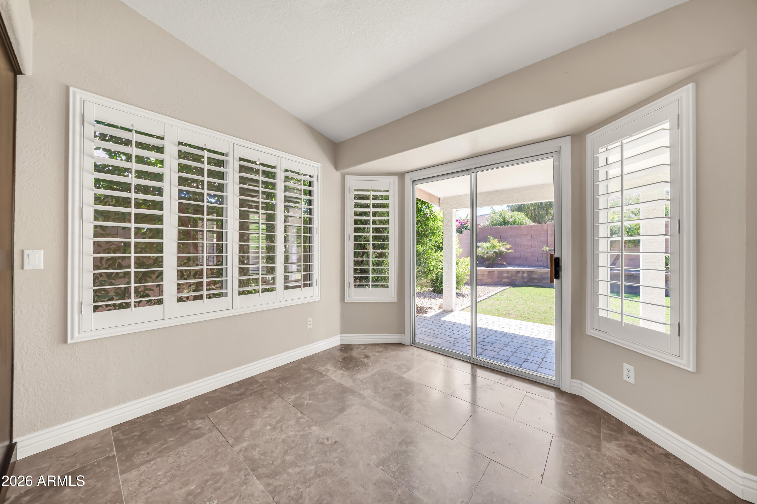 5939 W CALLE LEJOS --