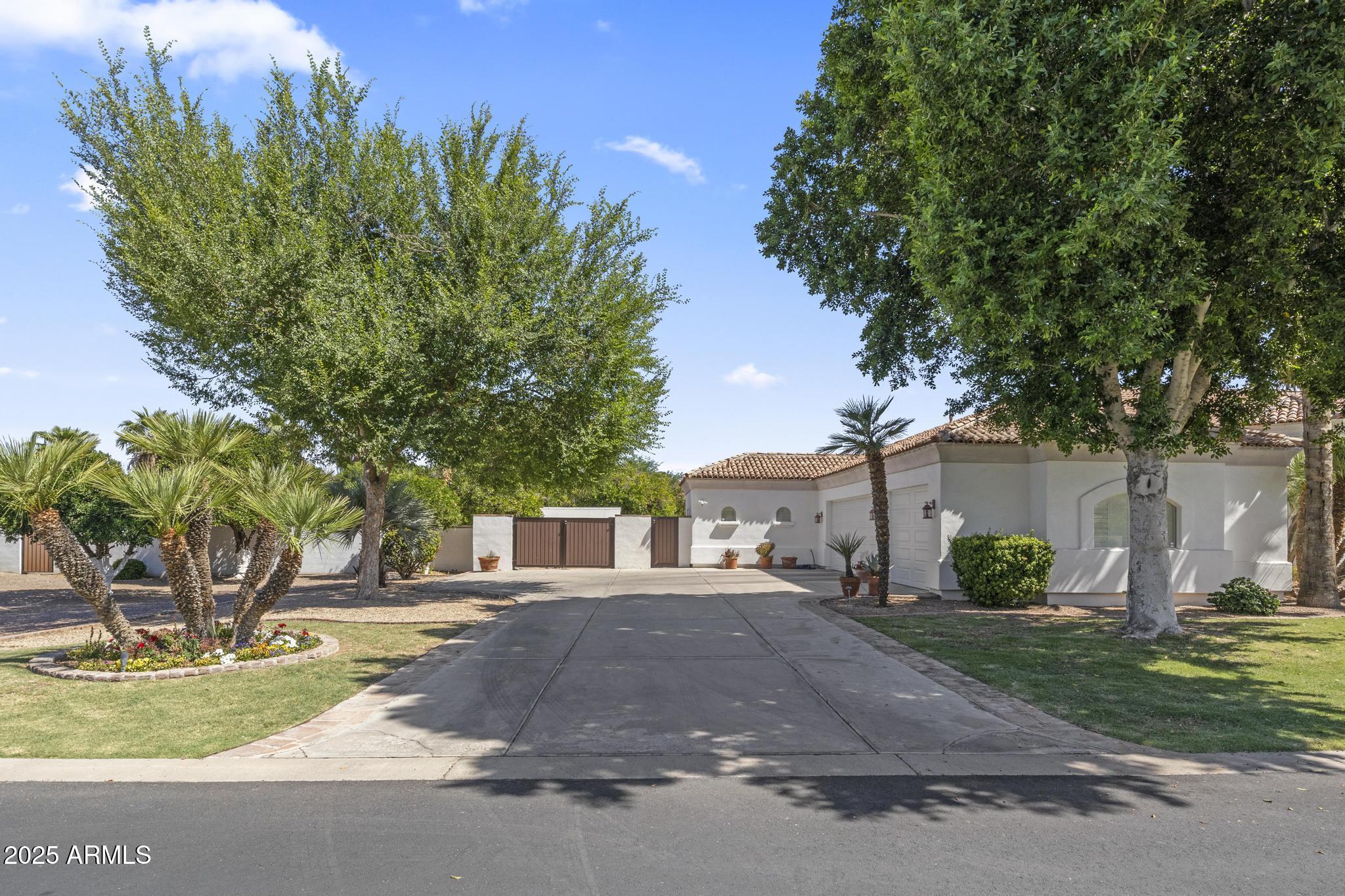 2222 N Val Vista Drive 3