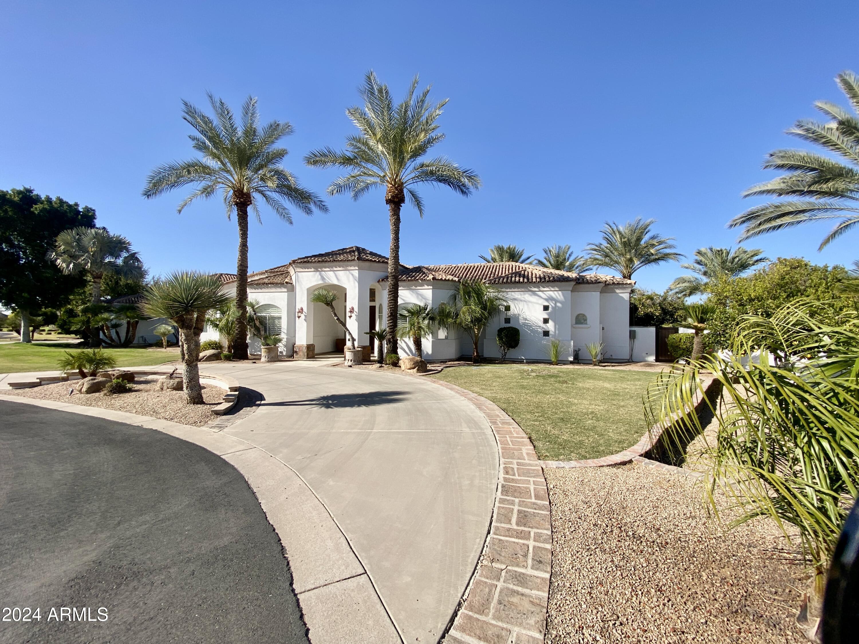 2222 N Val Vista Drive 3