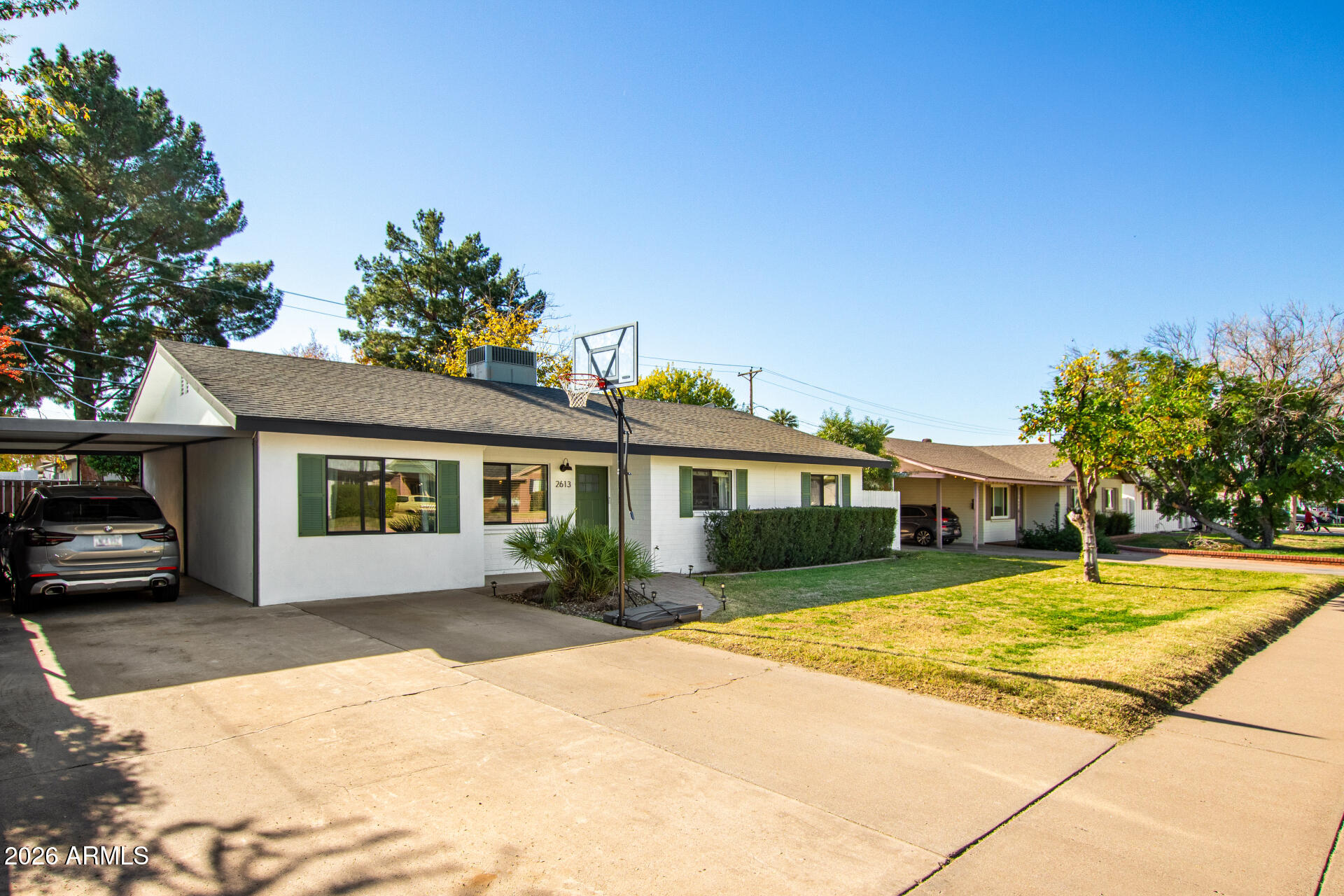 2613 E PIERSON Street