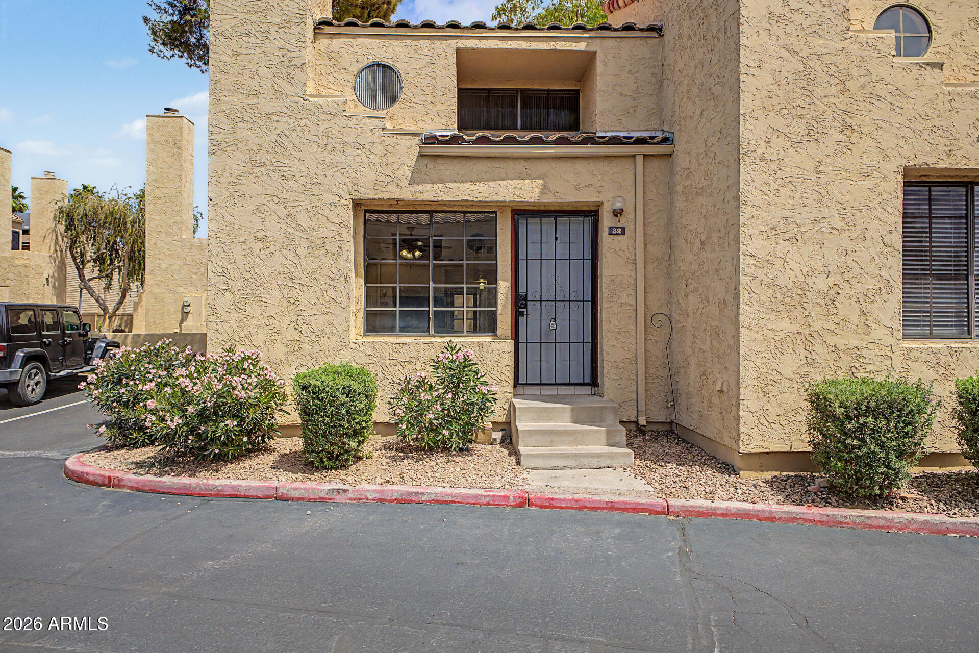 1025 E HIGHLAND Avenue 32