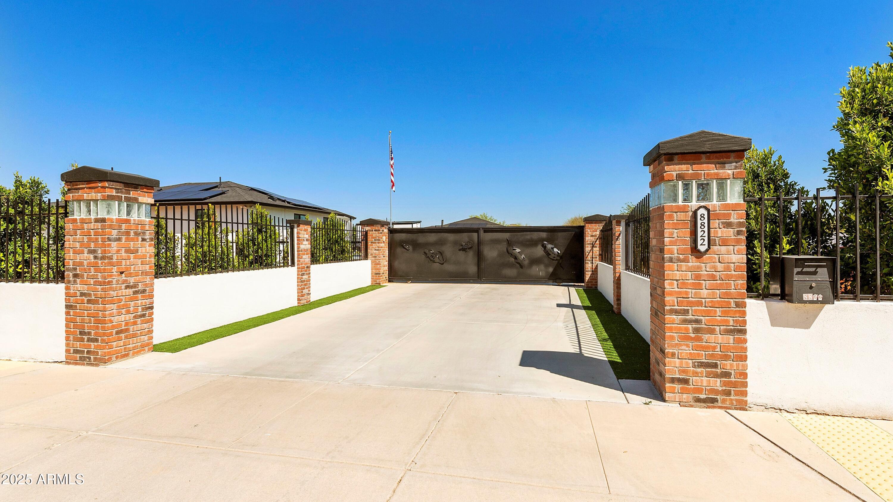 8822 W DEER VALLEY Road