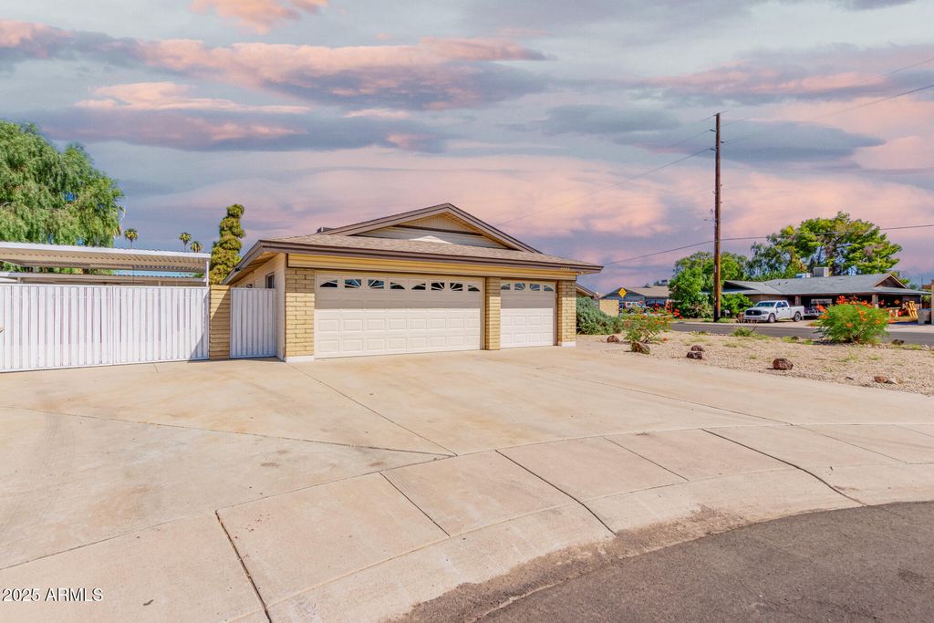 Photo of 4506 W Kaler Circle, Glendale, AZ 85301 (MLS # 6924725)