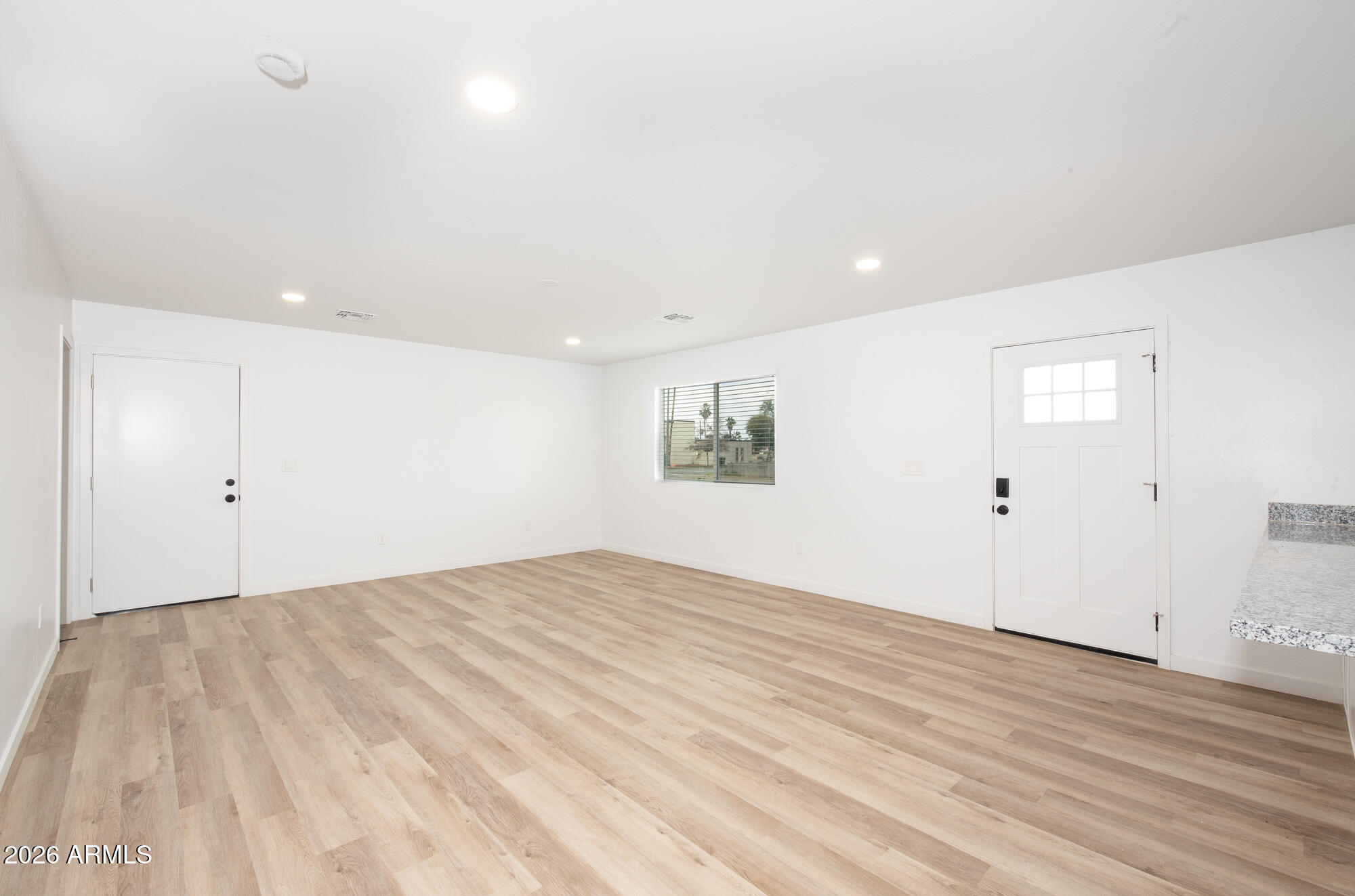 2119 W MARIPOSA Street