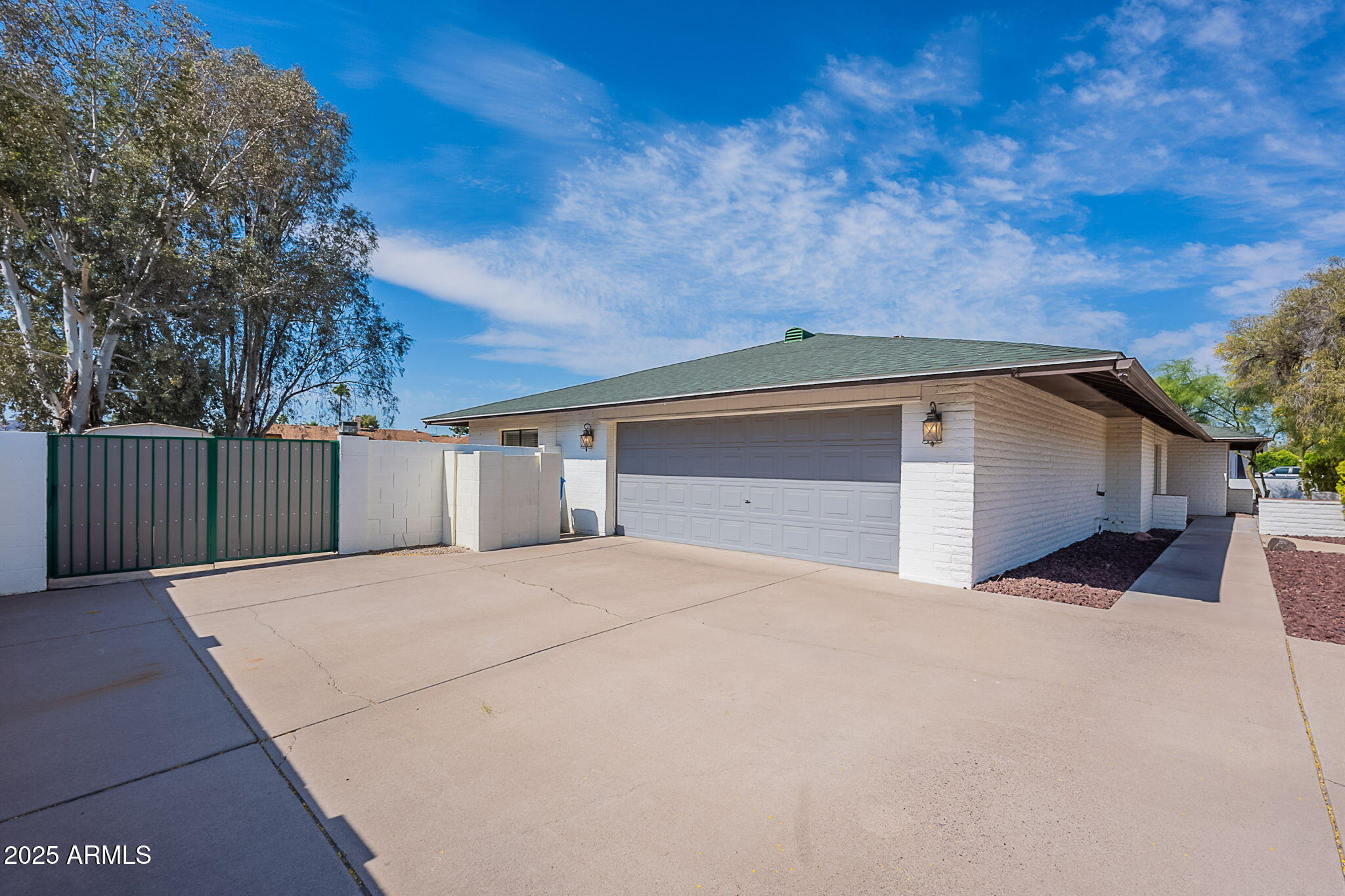 5539 E DAHLIA Drive