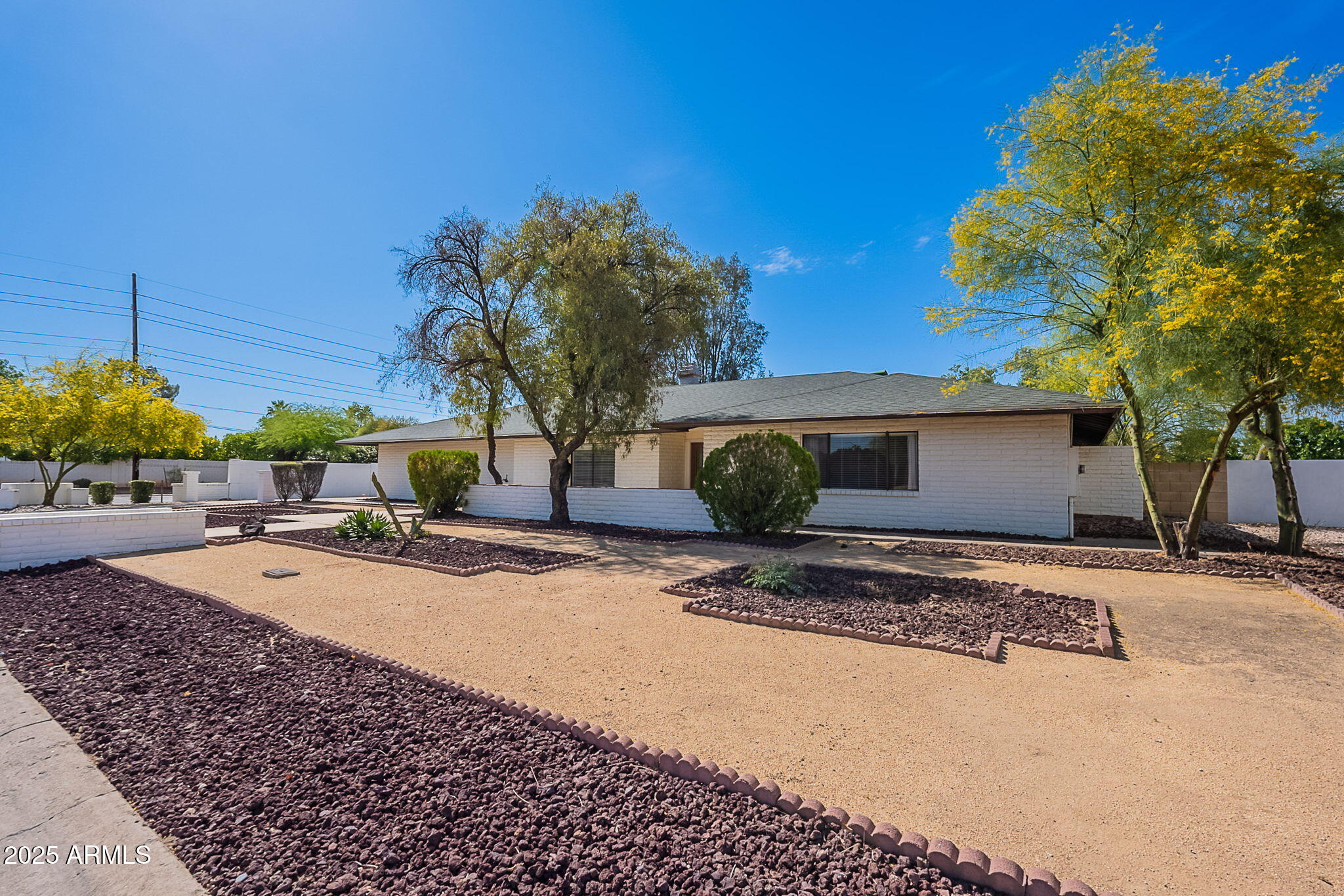 5539 E DAHLIA Drive