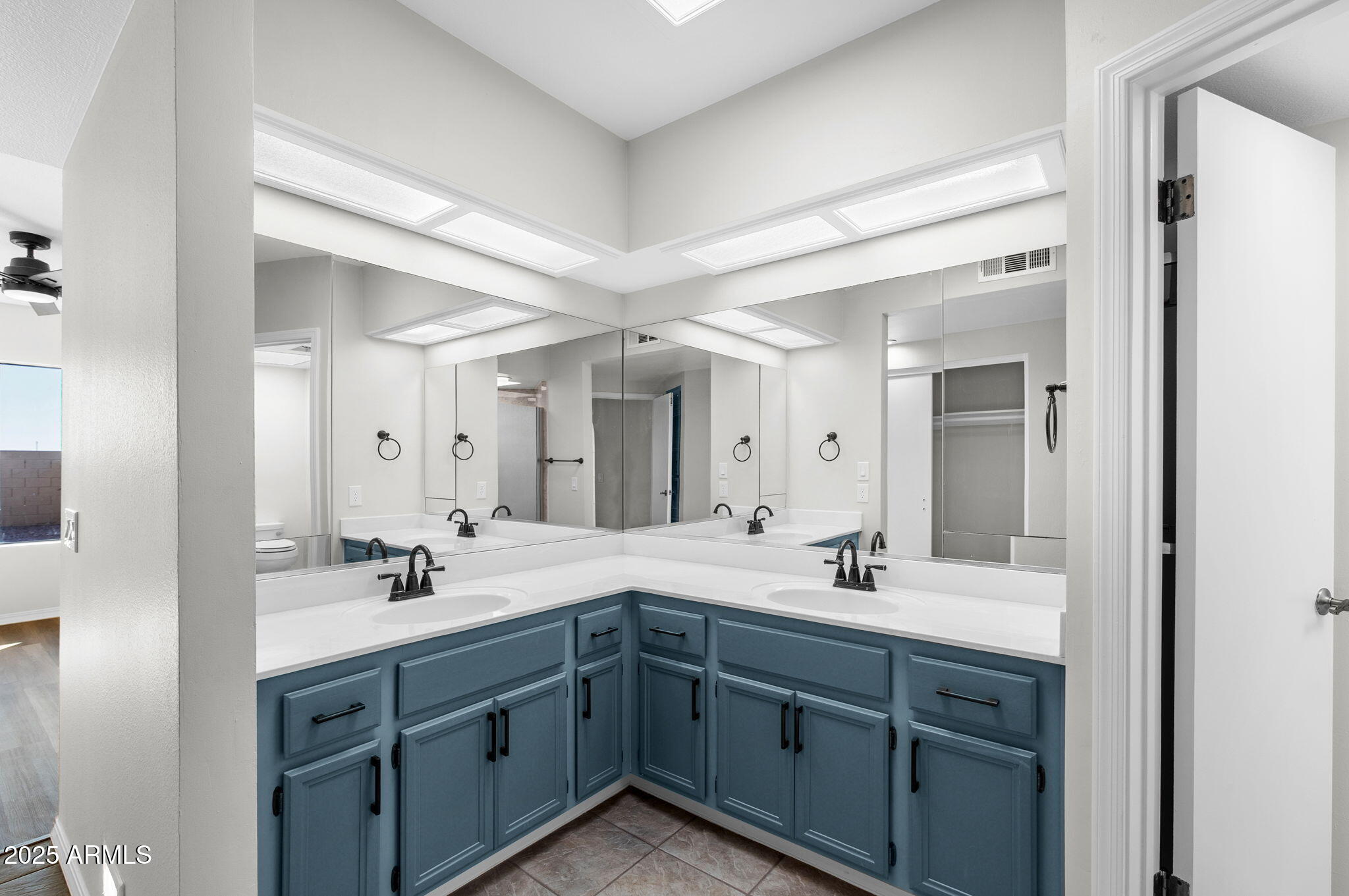 10625 E NAVAJO Place