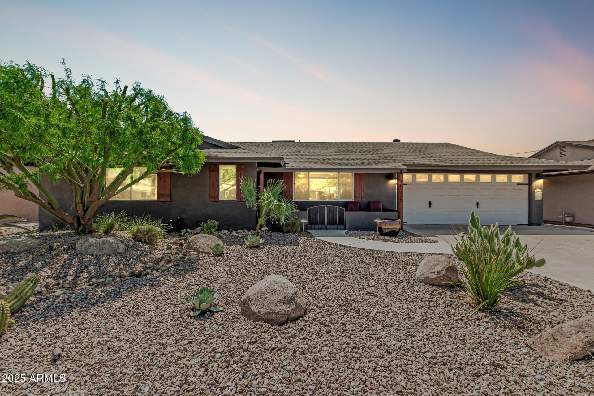 10235 W DESERT HILLS Drive
