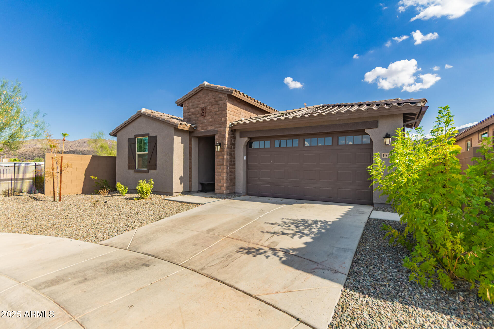 1511 W CORRAL Road