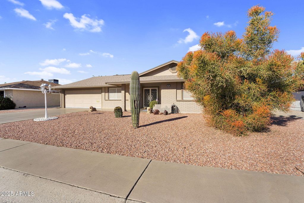 Photo of 13812 N Kaanapali Drive, Sun City, AZ 85351 (MLS # 6957040)