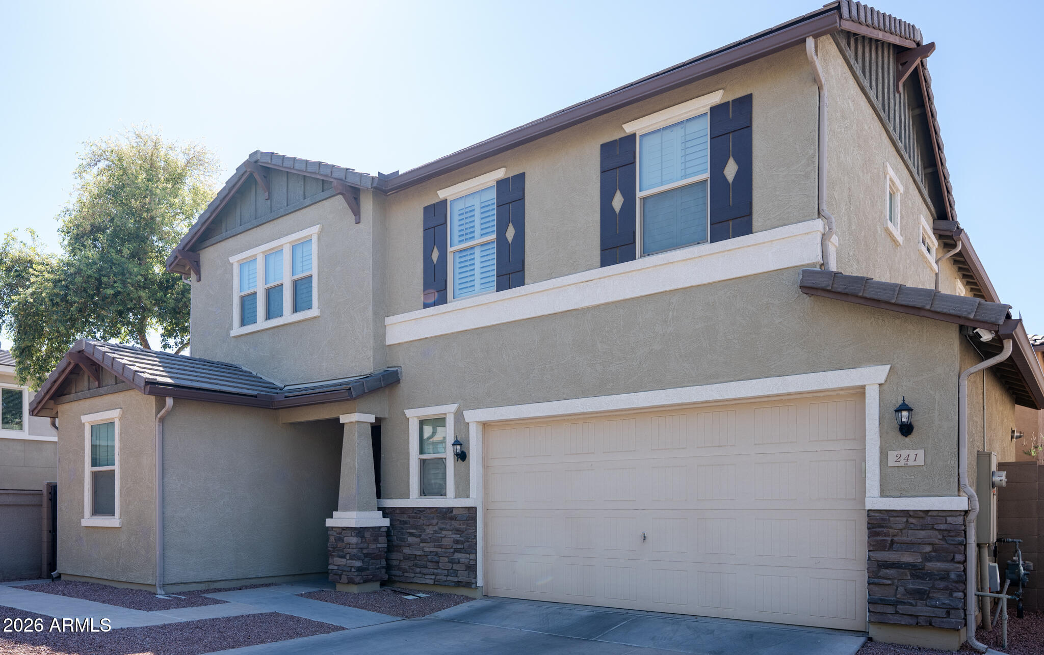 241 E ROADRUNNER Drive