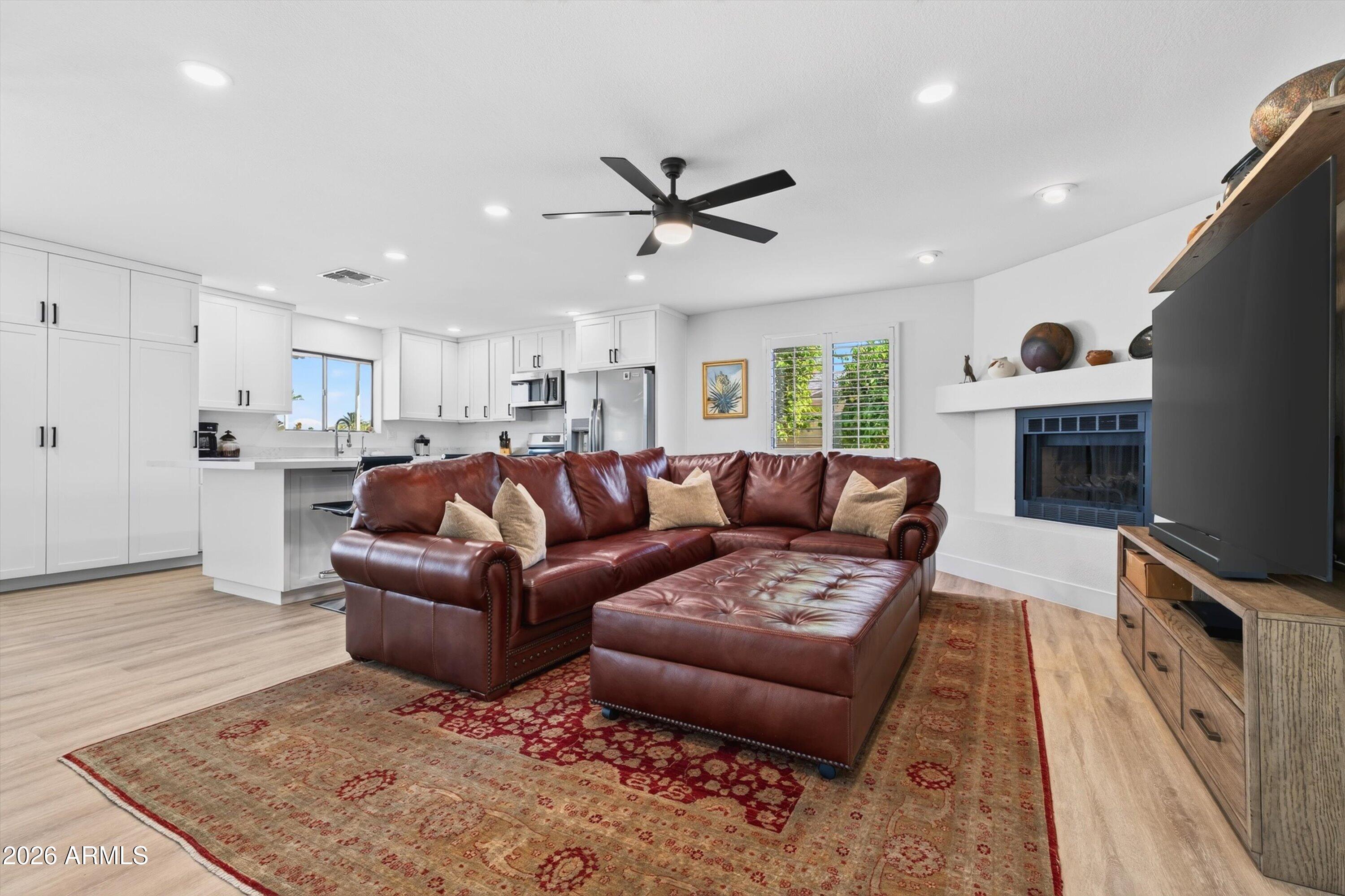 120 W THUNDERBIRD Road