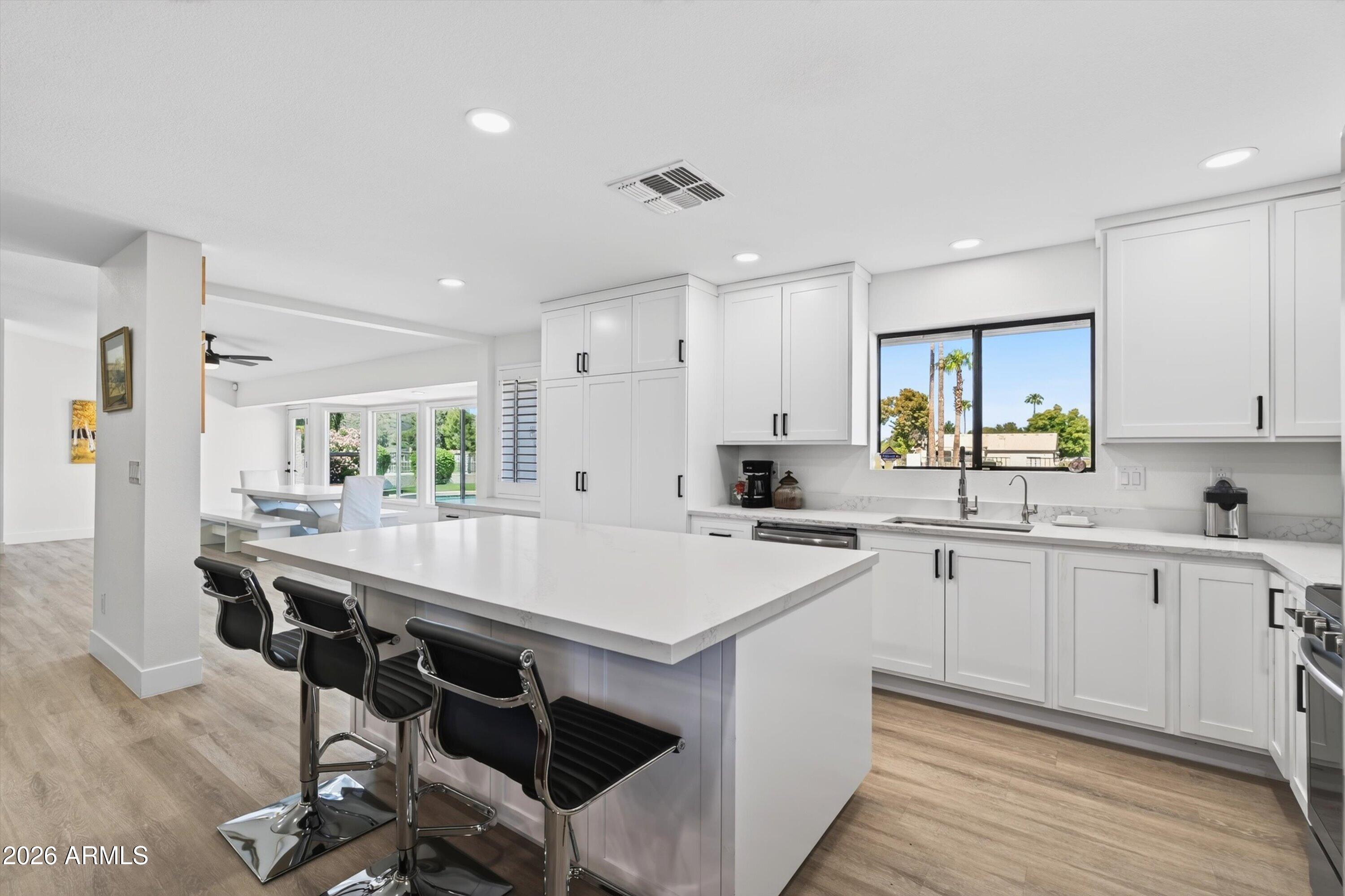 120 W THUNDERBIRD Road