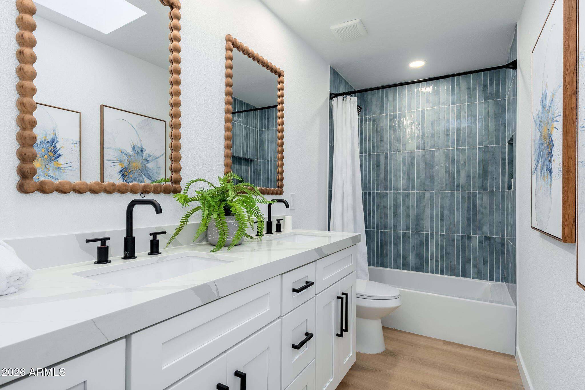 8742 E VIA DE SERENO --