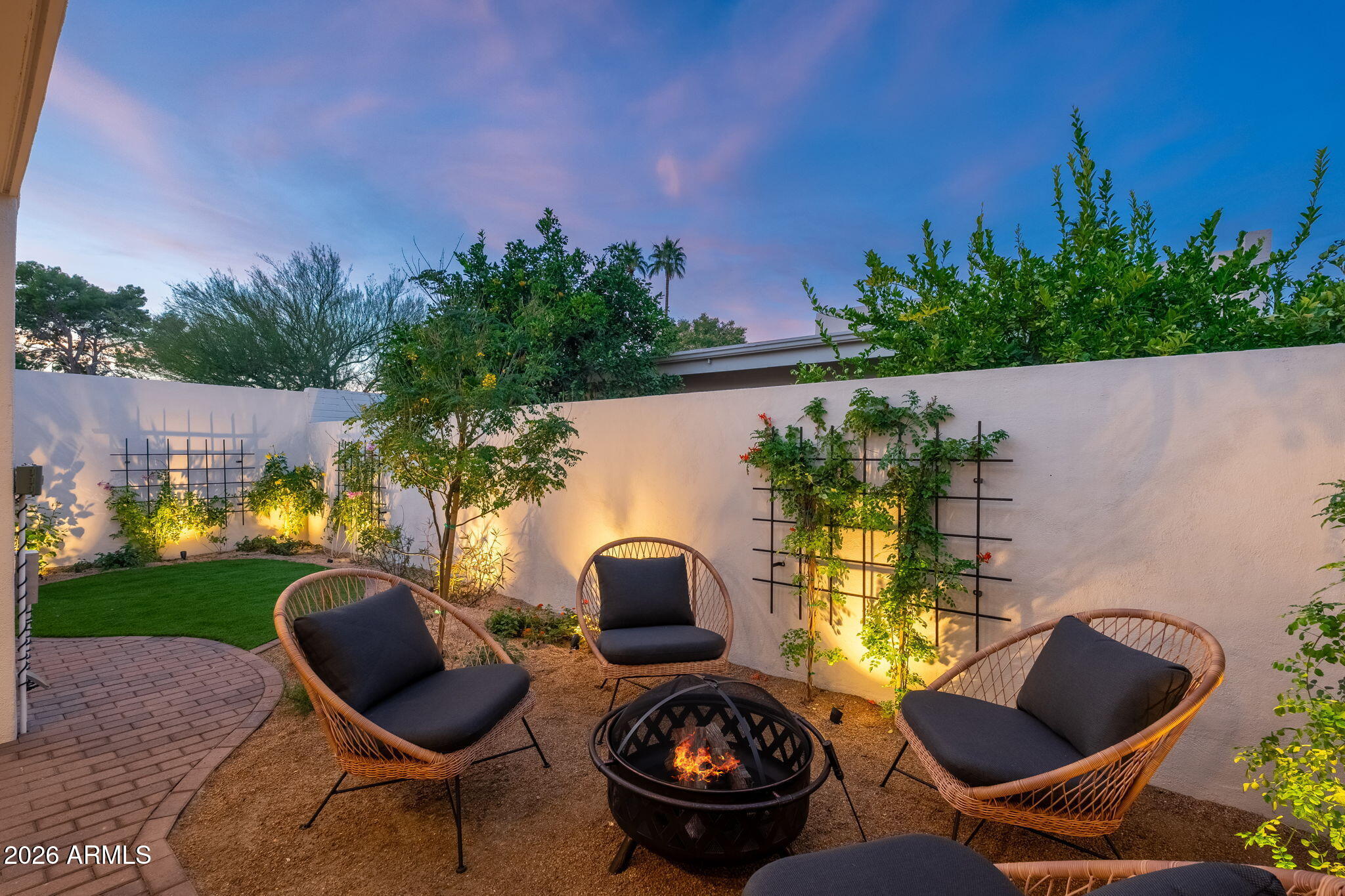 8742 E VIA DE SERENO --